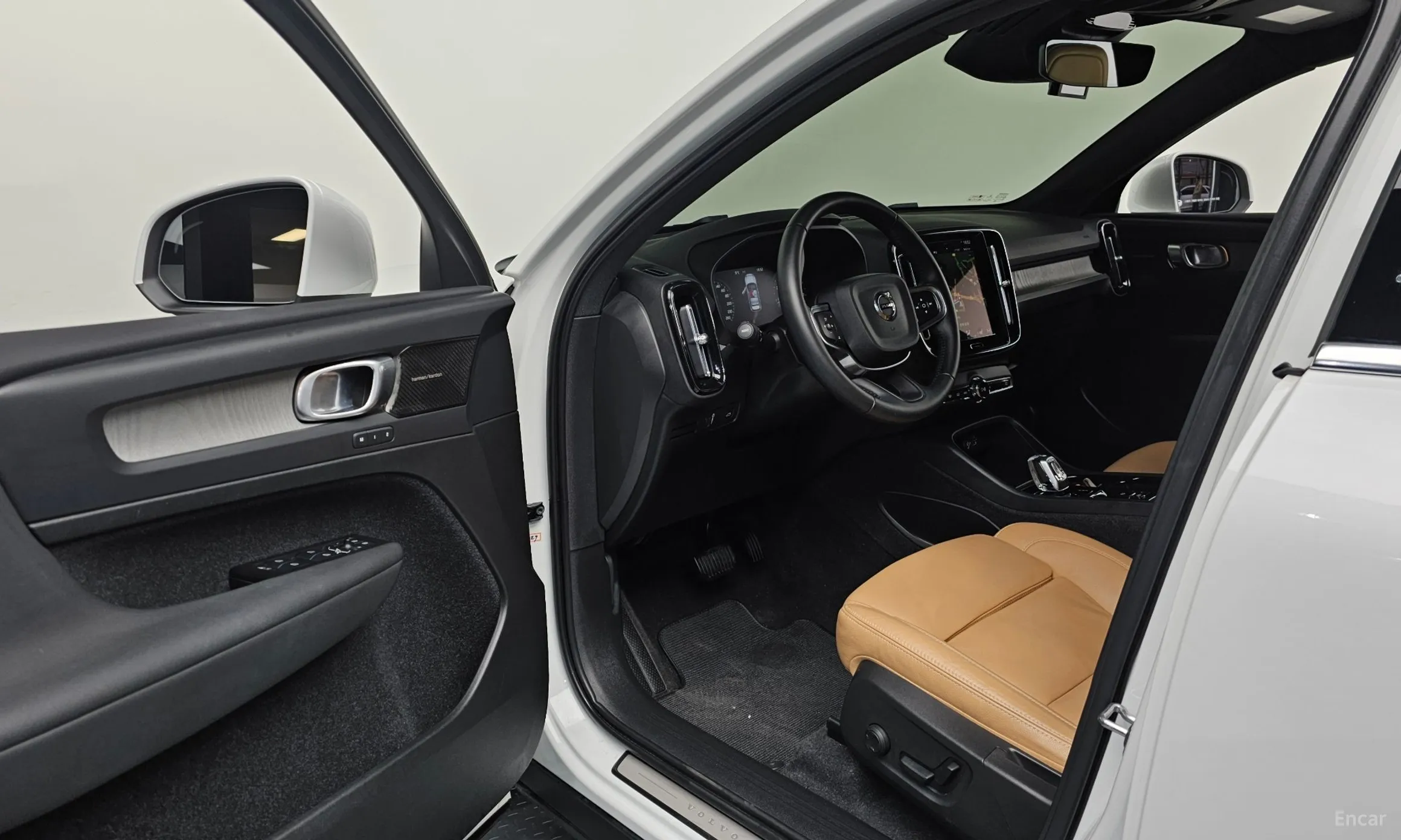 Volvo XC40 превью 10