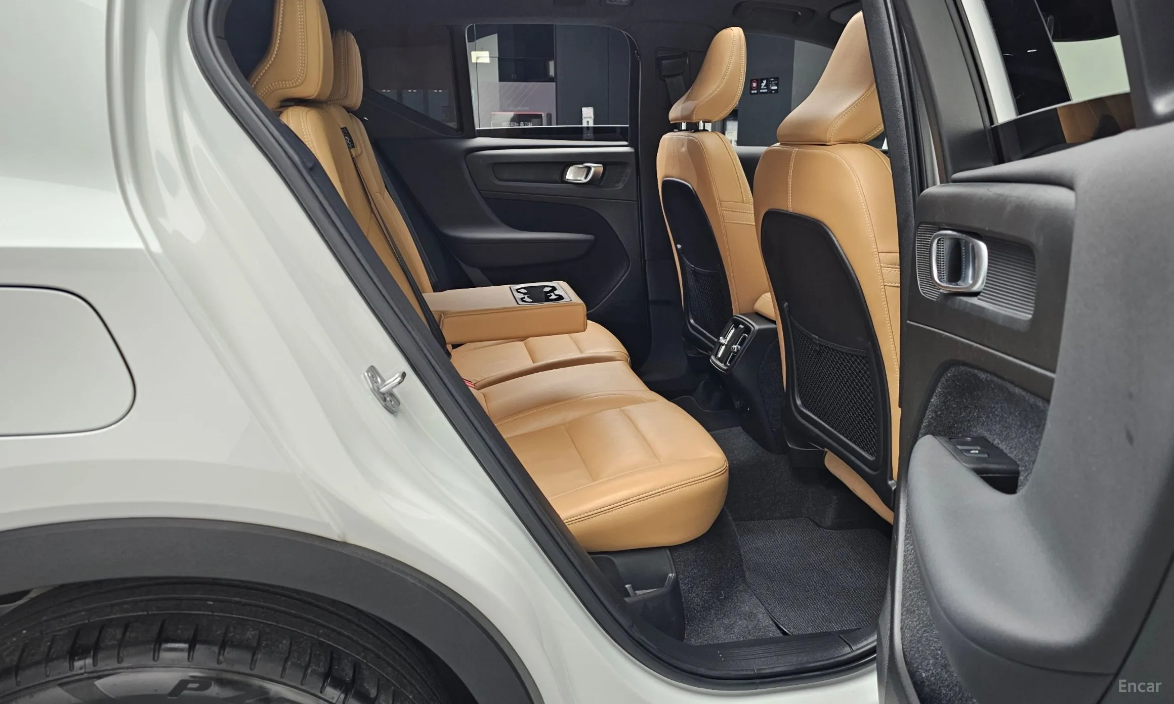 Volvo XC40 превью 12