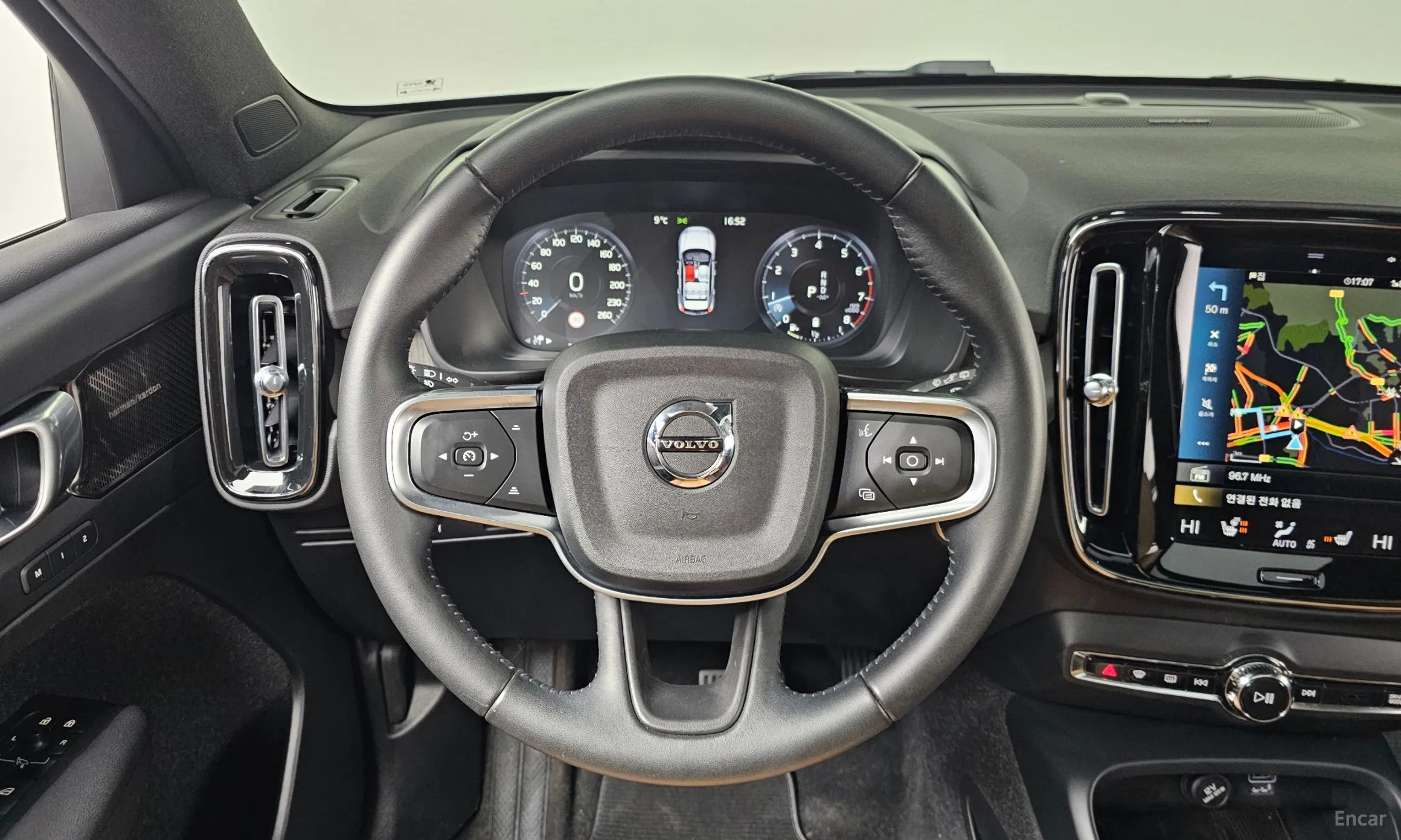 Volvo XC40 превью 13