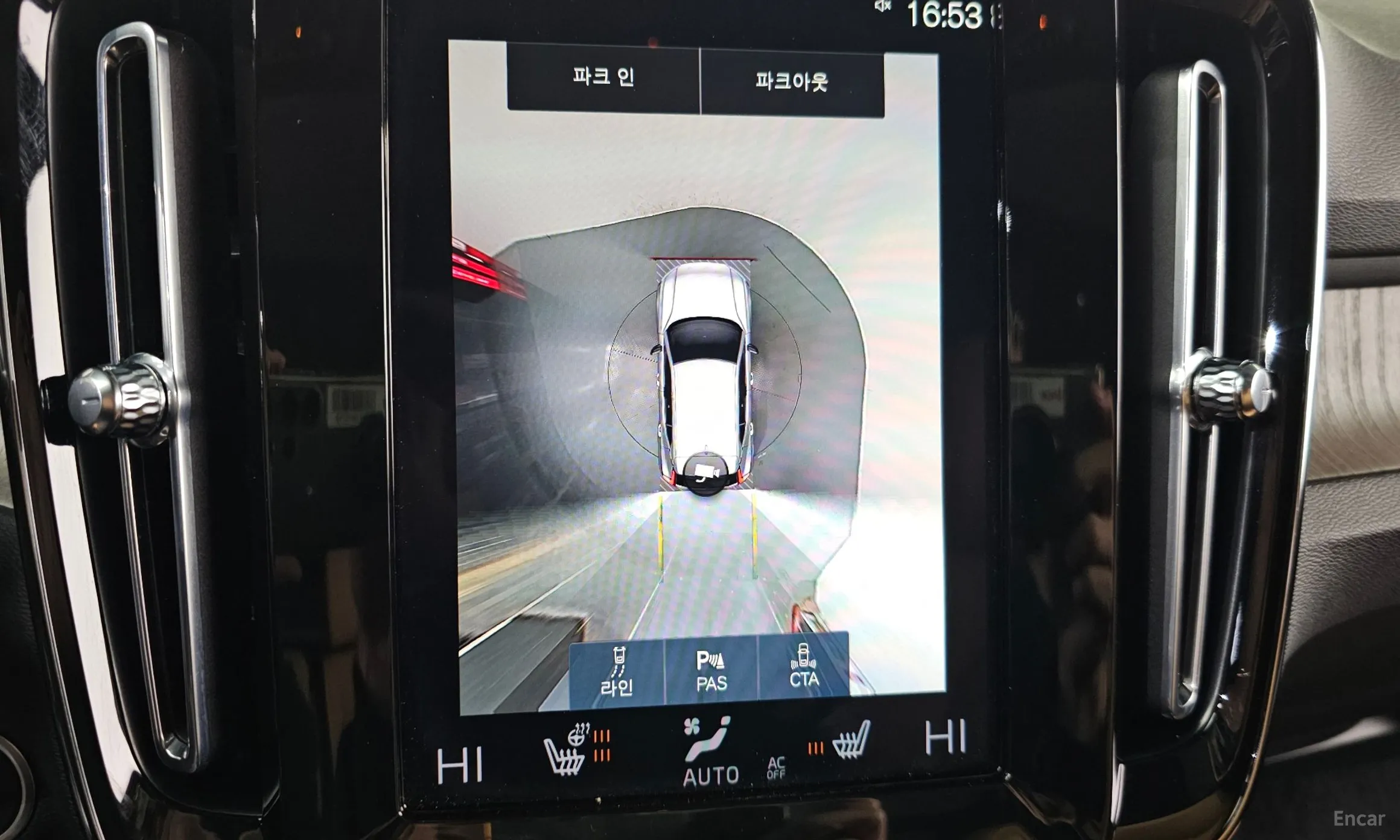 Volvo XC40 превью 15