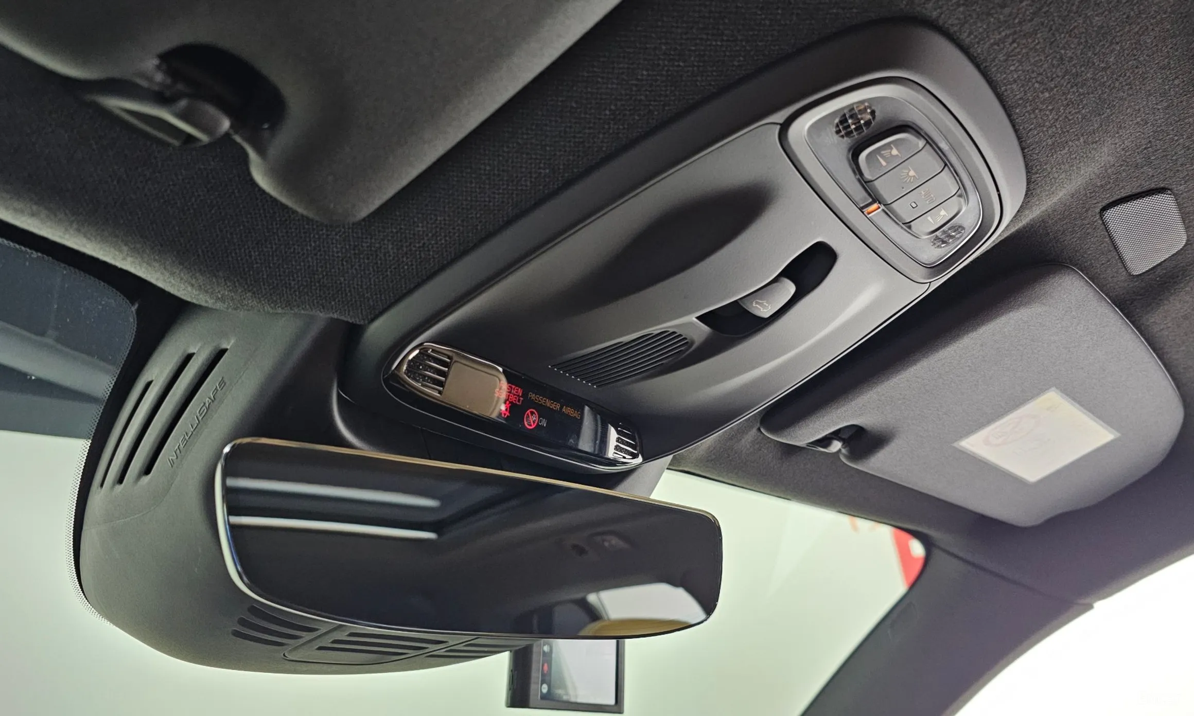 Volvo XC40 превью 17