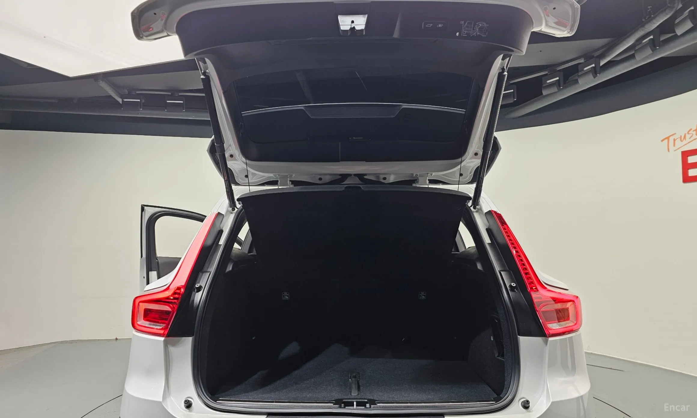 Volvo XC40 превью 20