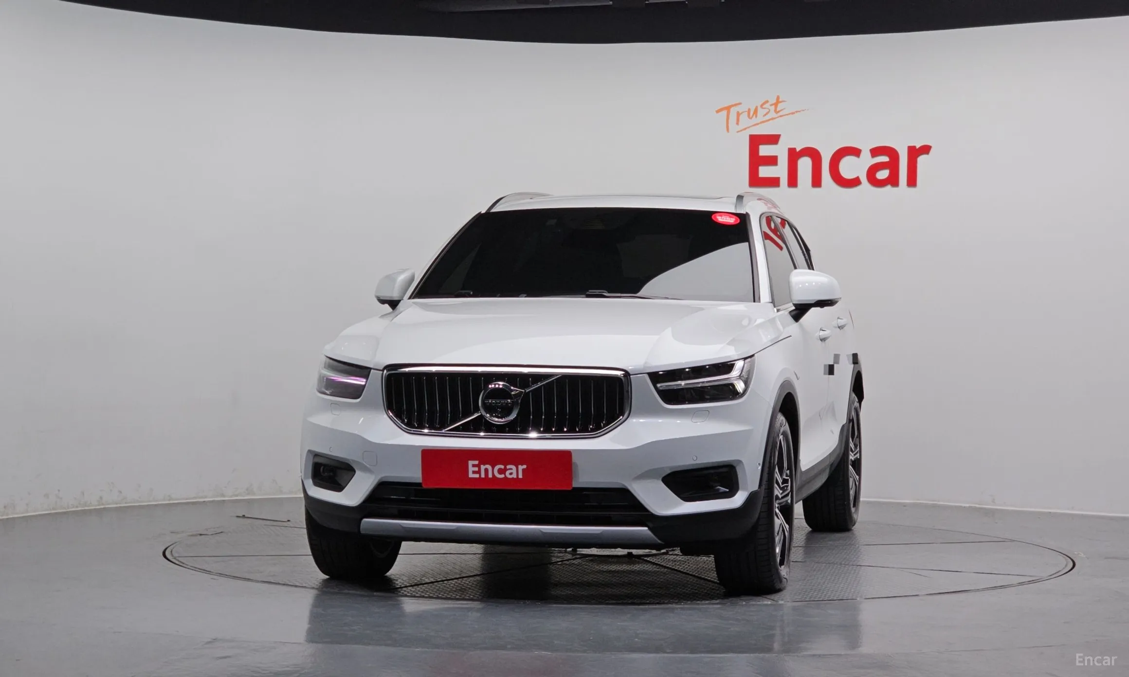 Volvo XC40 превью 3