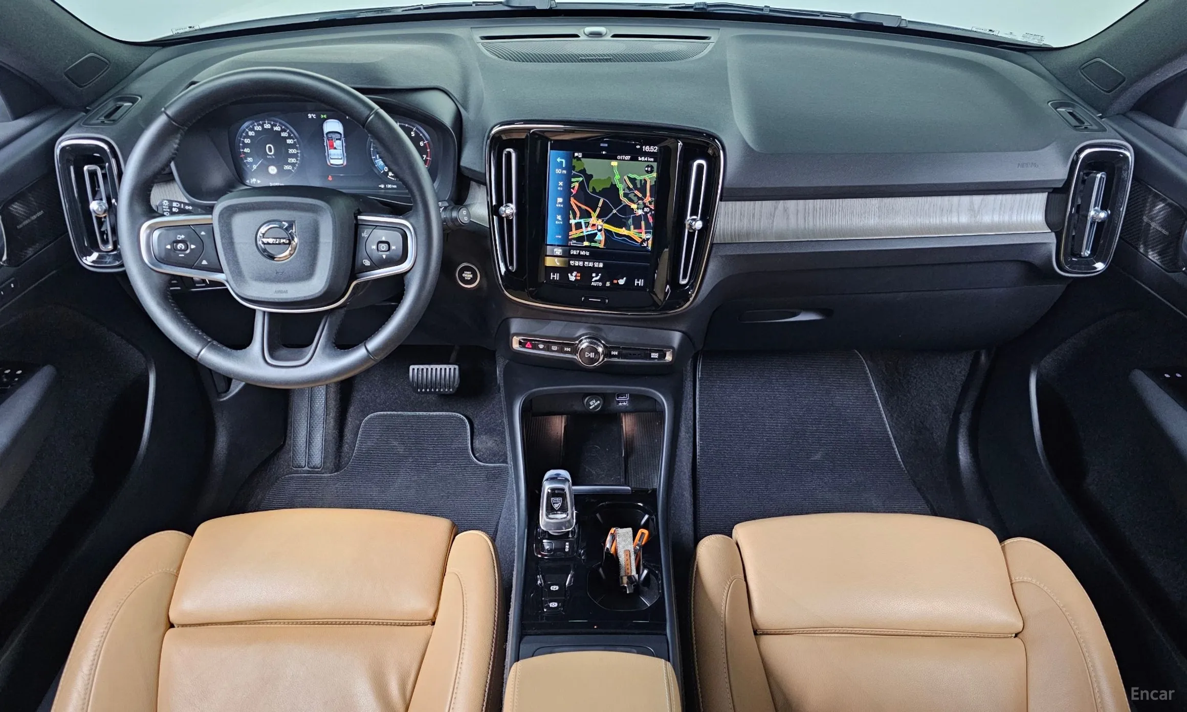 Volvo XC40 превью 7