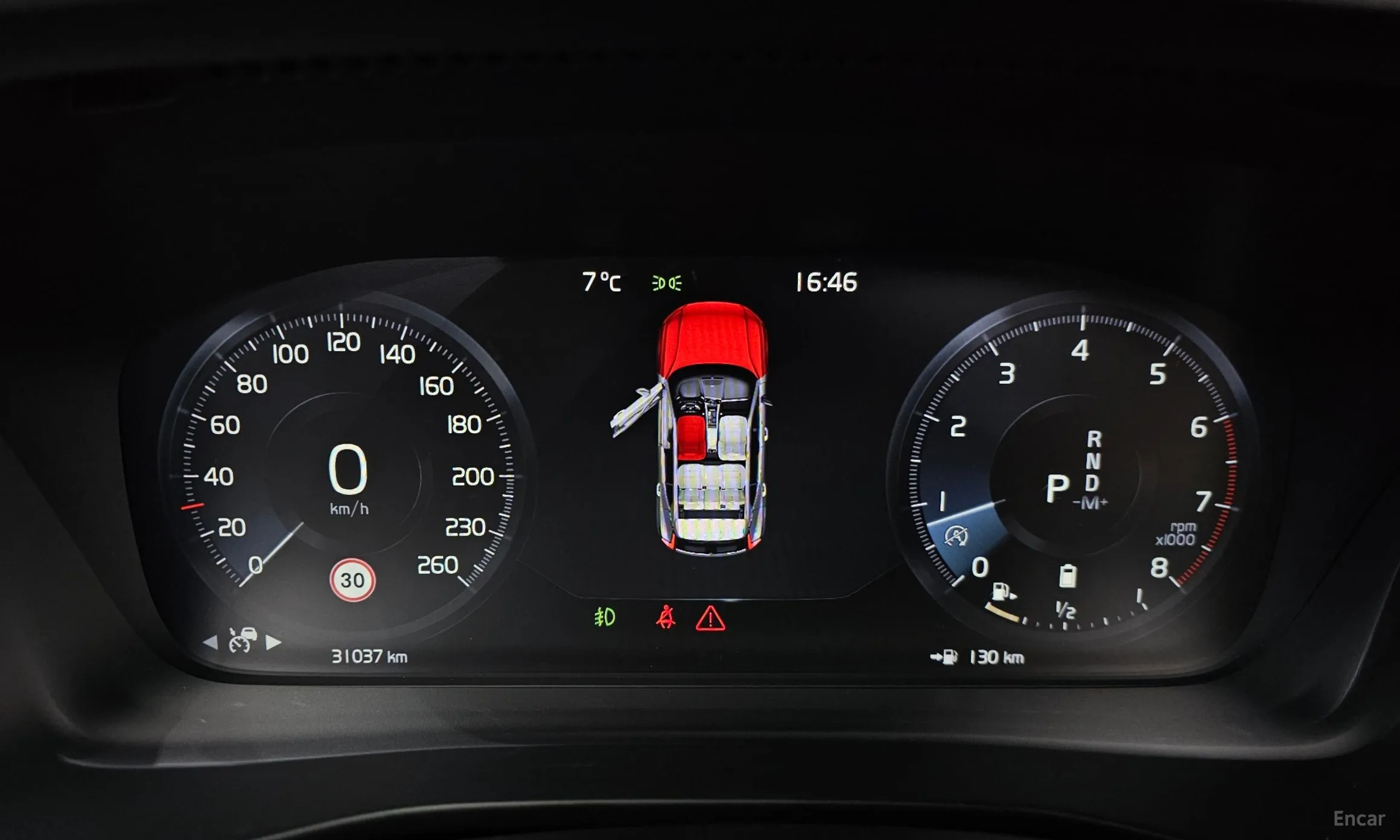 Volvo XC40 превью 8