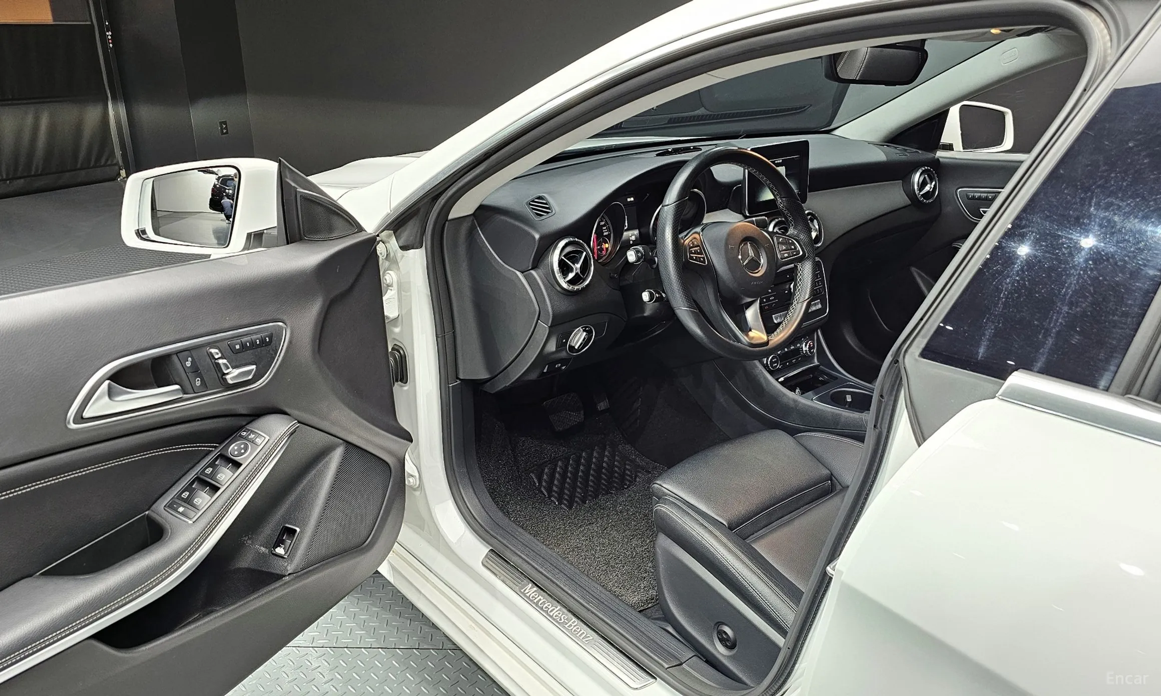 Mercedes Benz CLA-Class C117 превью 11