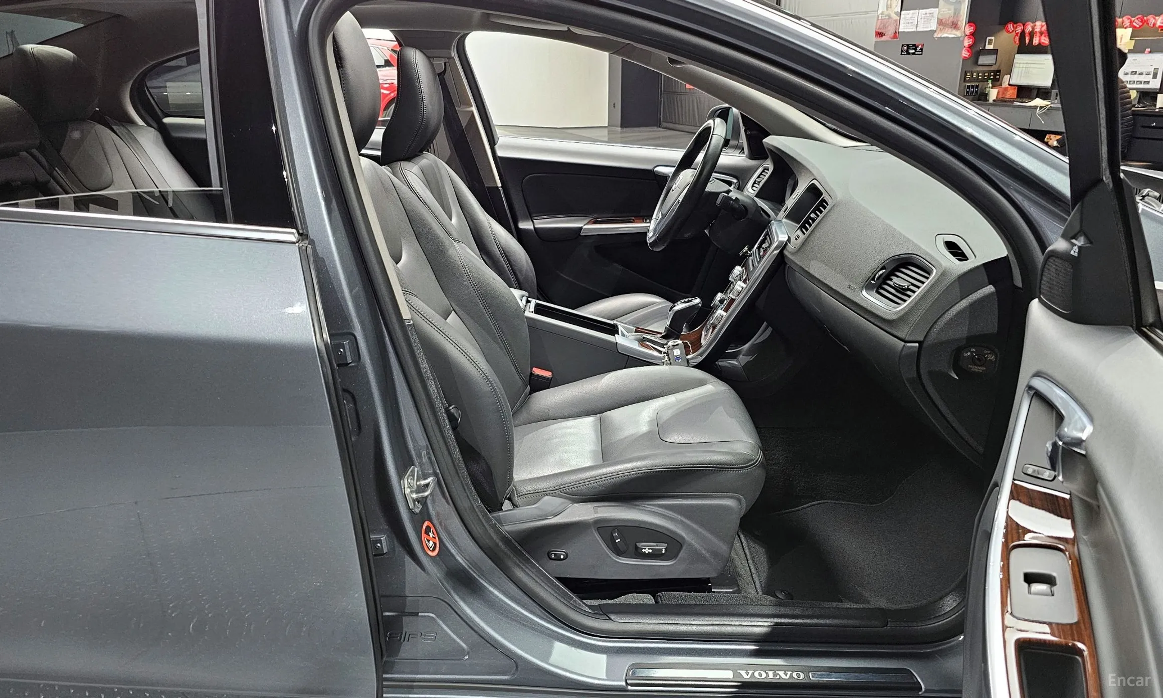 Volvo S60 превью 10
