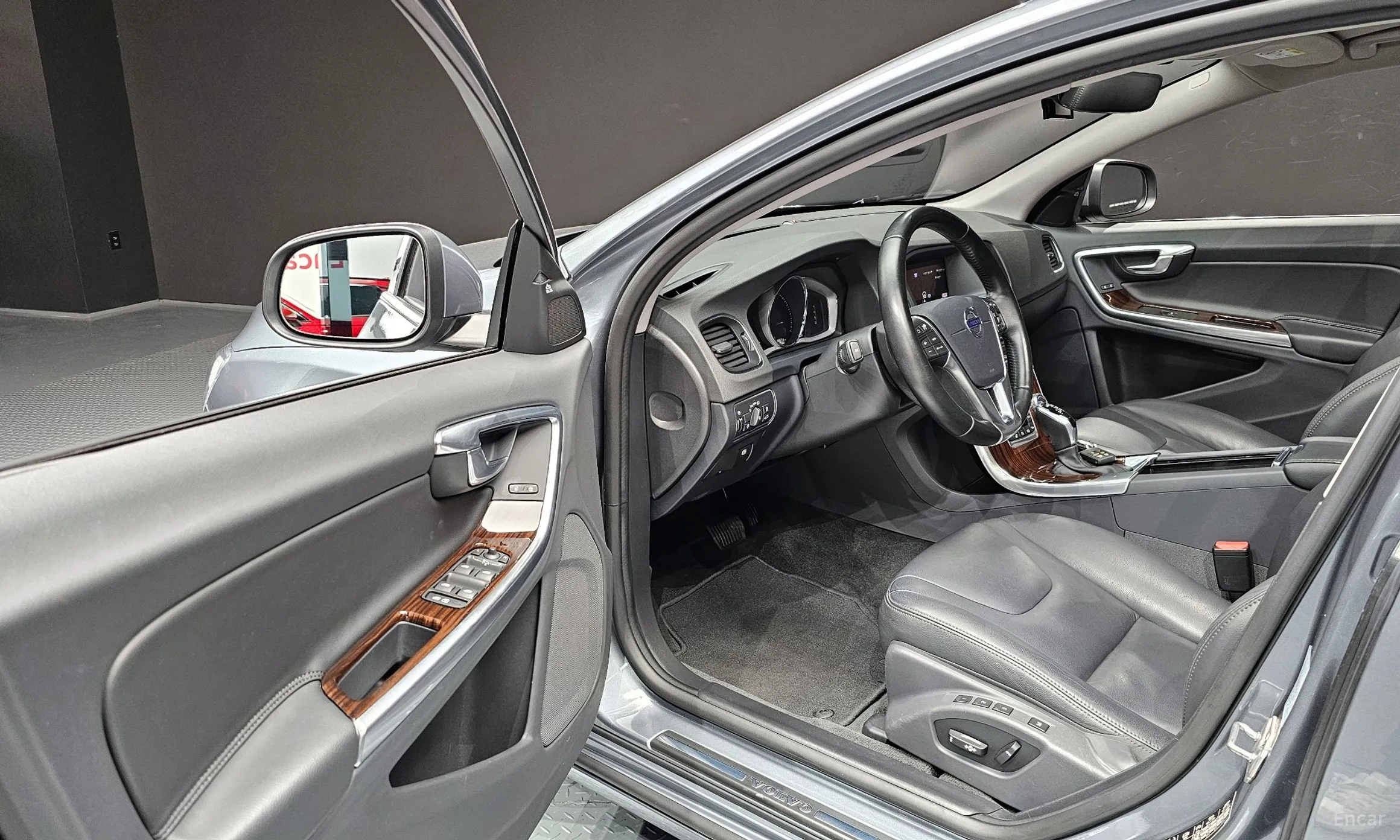 Volvo S60 превью 11