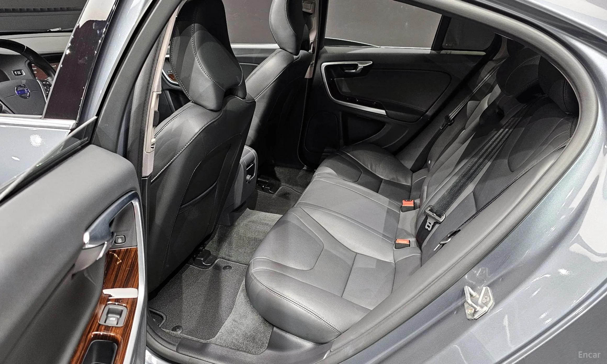 Volvo S60 превью 12