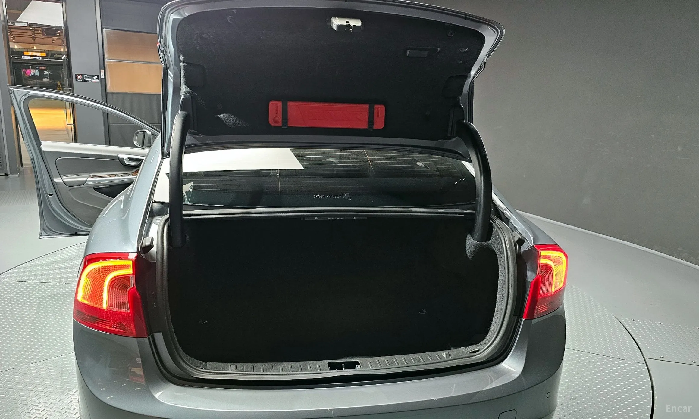Volvo S60 превью 20