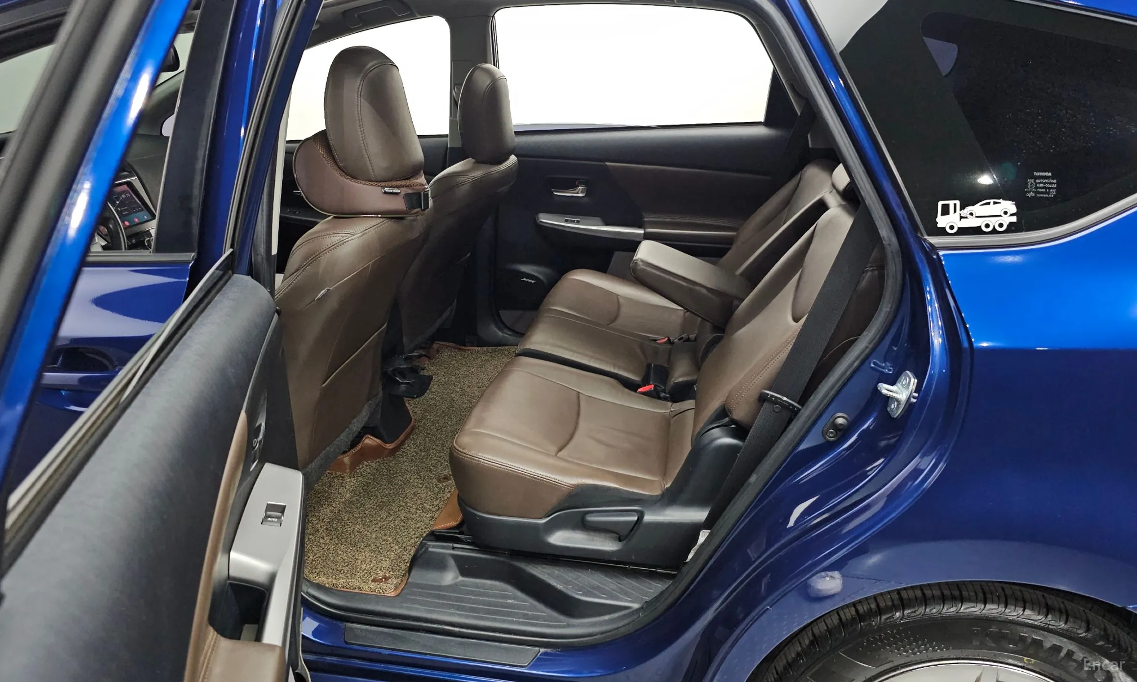 Toyota Prius V превью 11