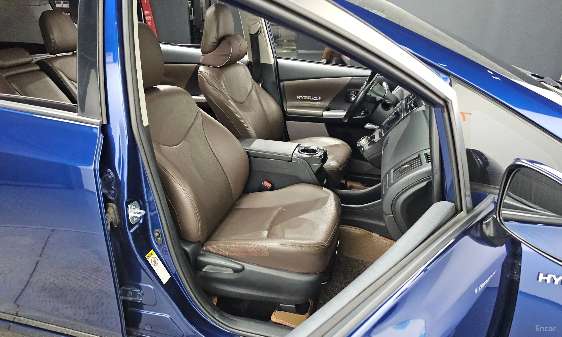 Toyota Prius V превью 12