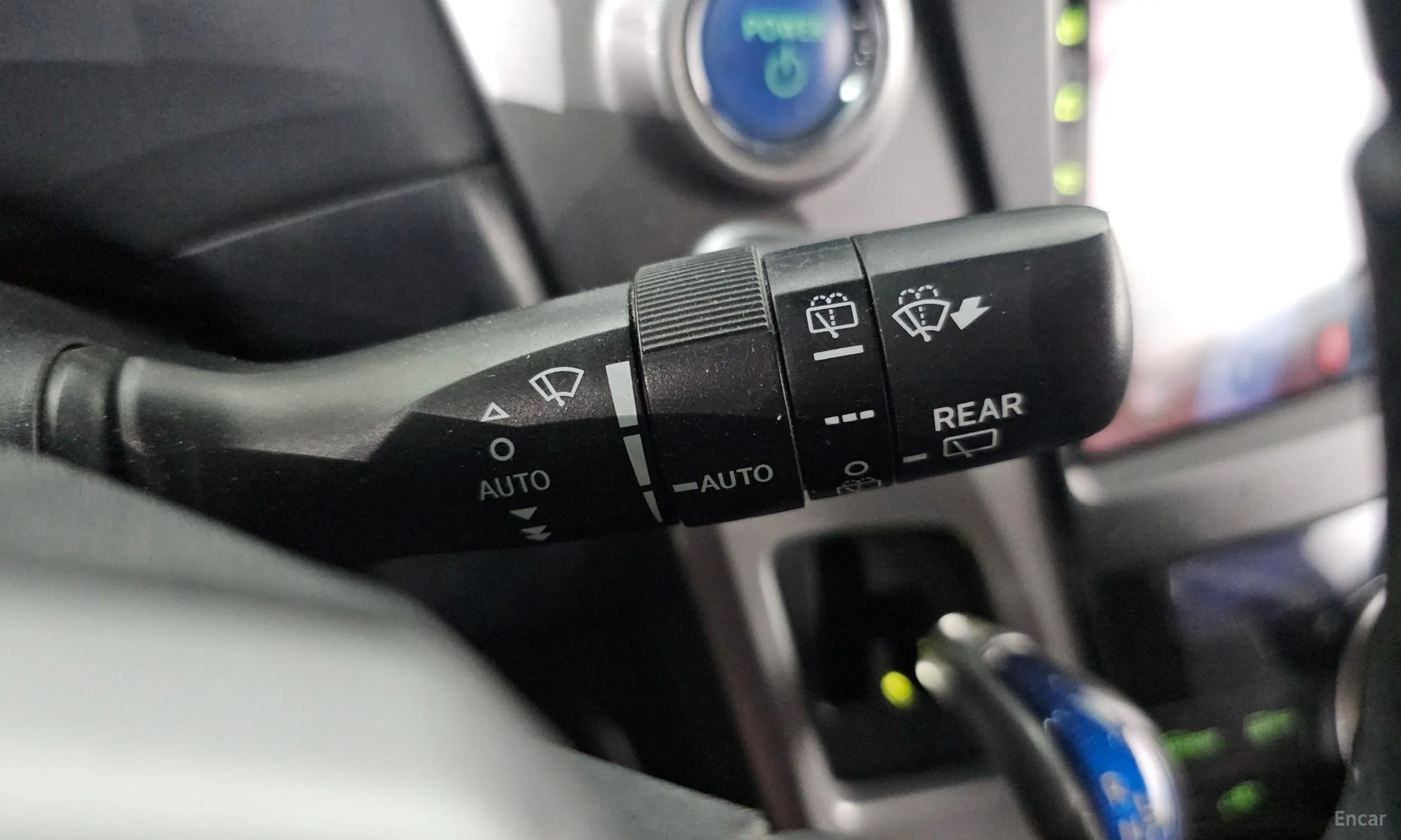 Toyota Prius V превью 15
