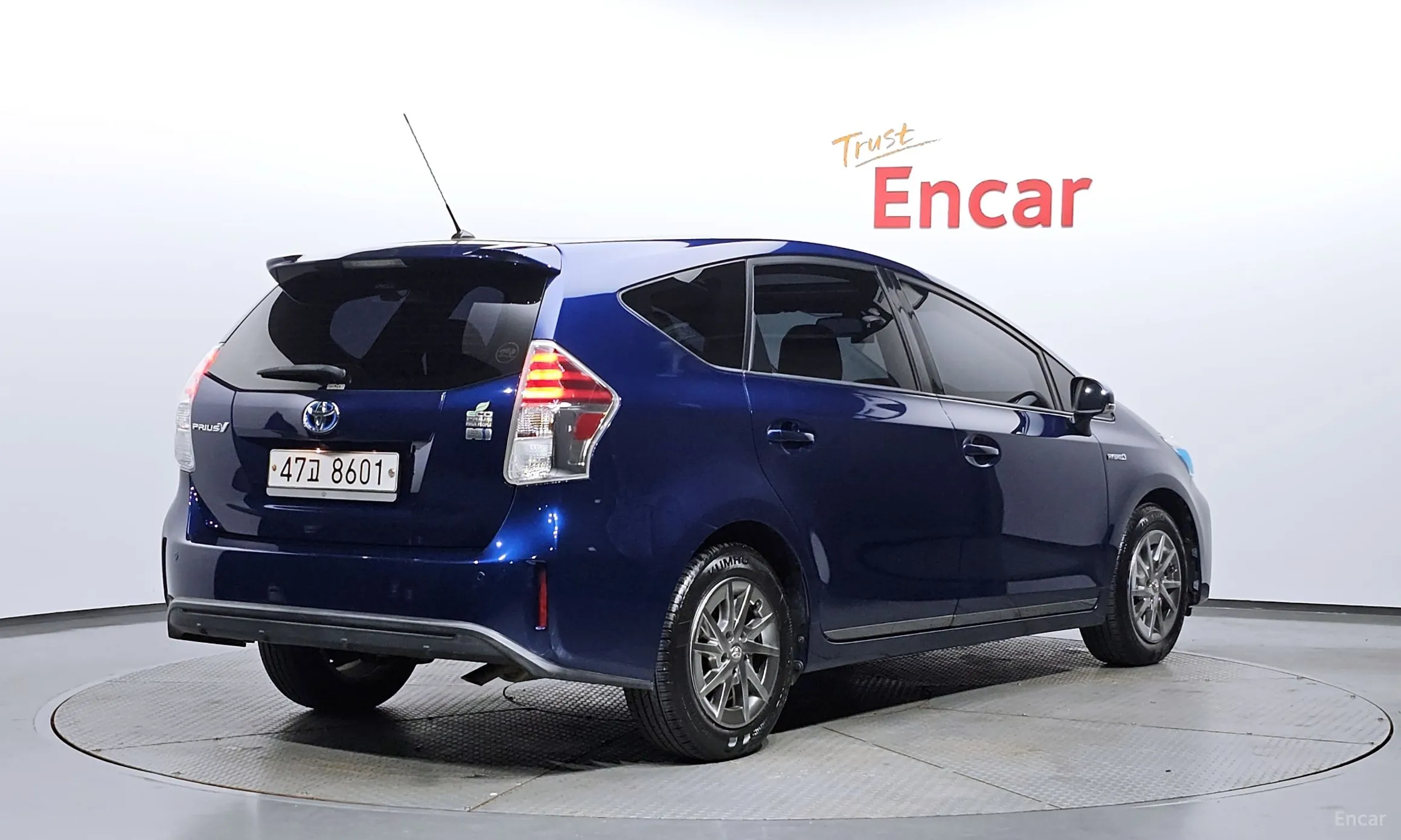 Toyota Prius V превью 2