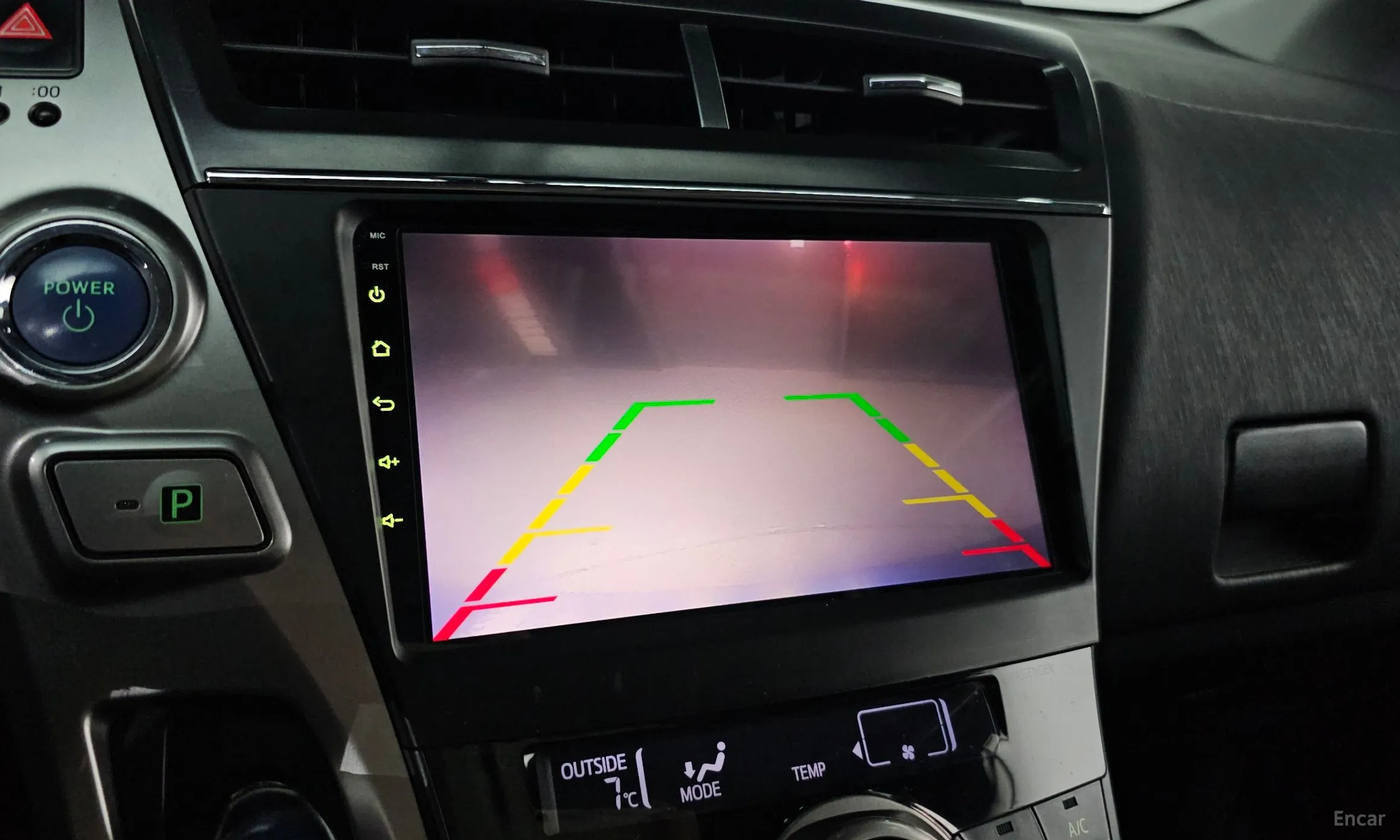 Toyota Prius V превью 18
