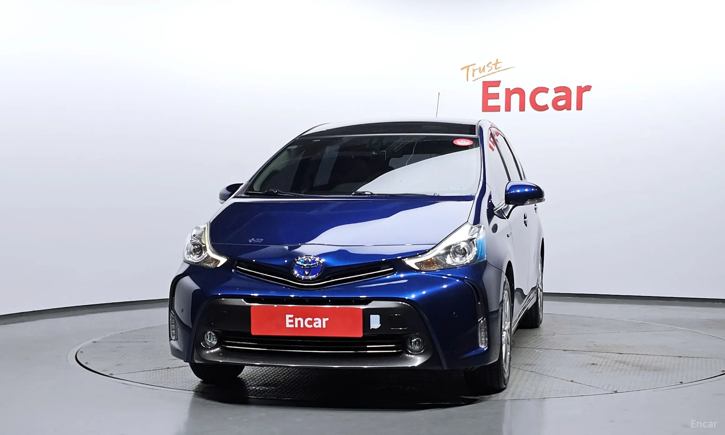Toyota Prius V превью 3
