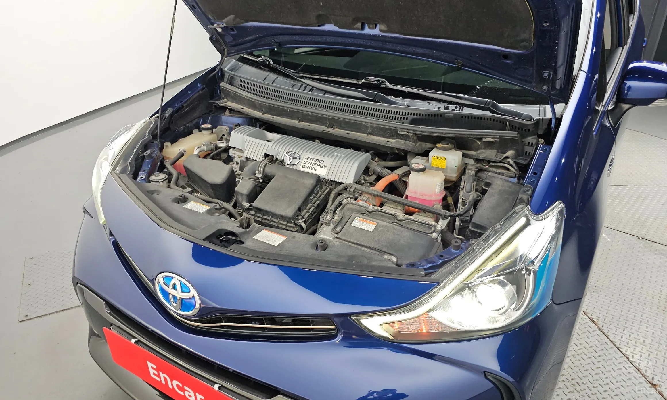 Toyota Prius V превью 6