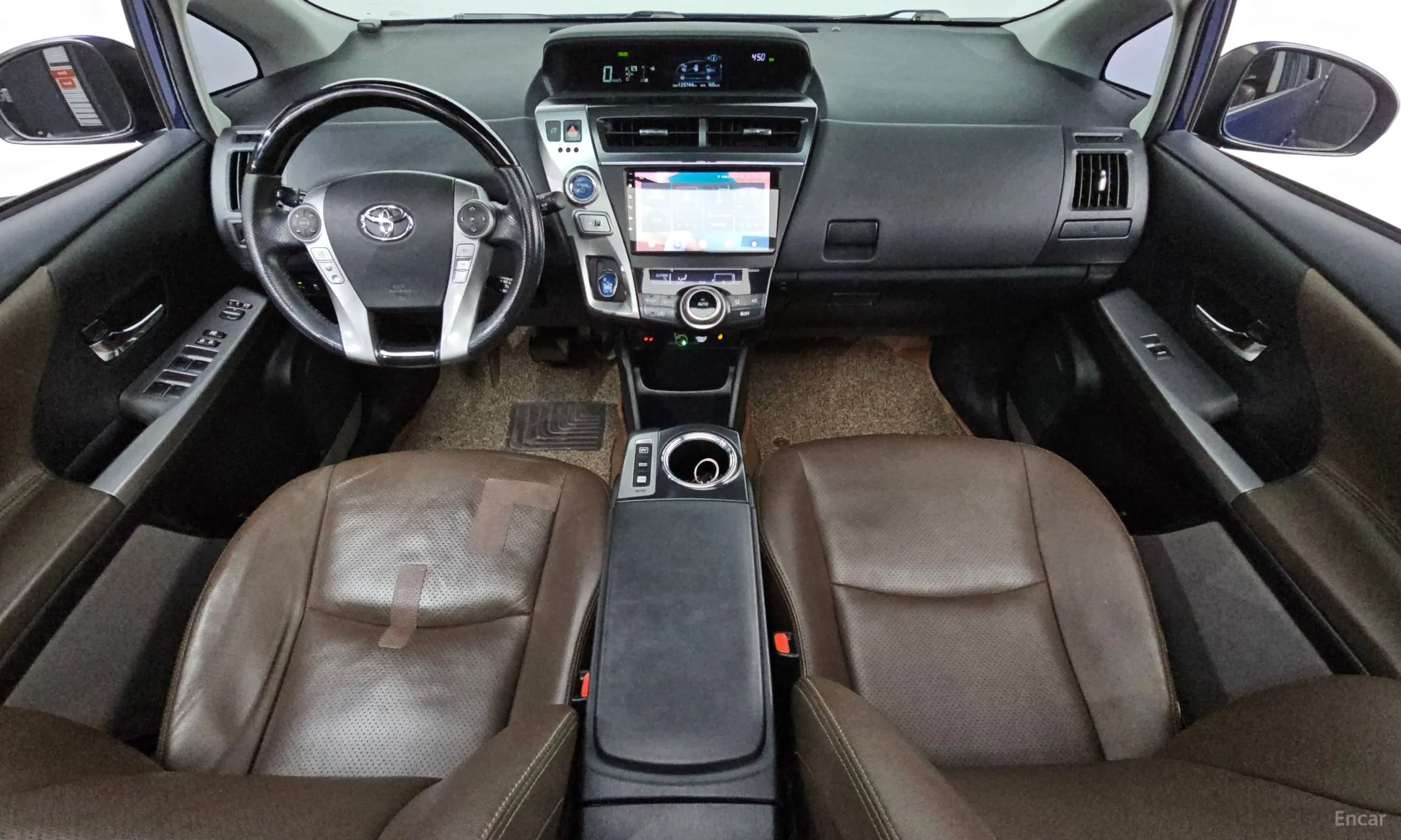 Toyota Prius V превью 7