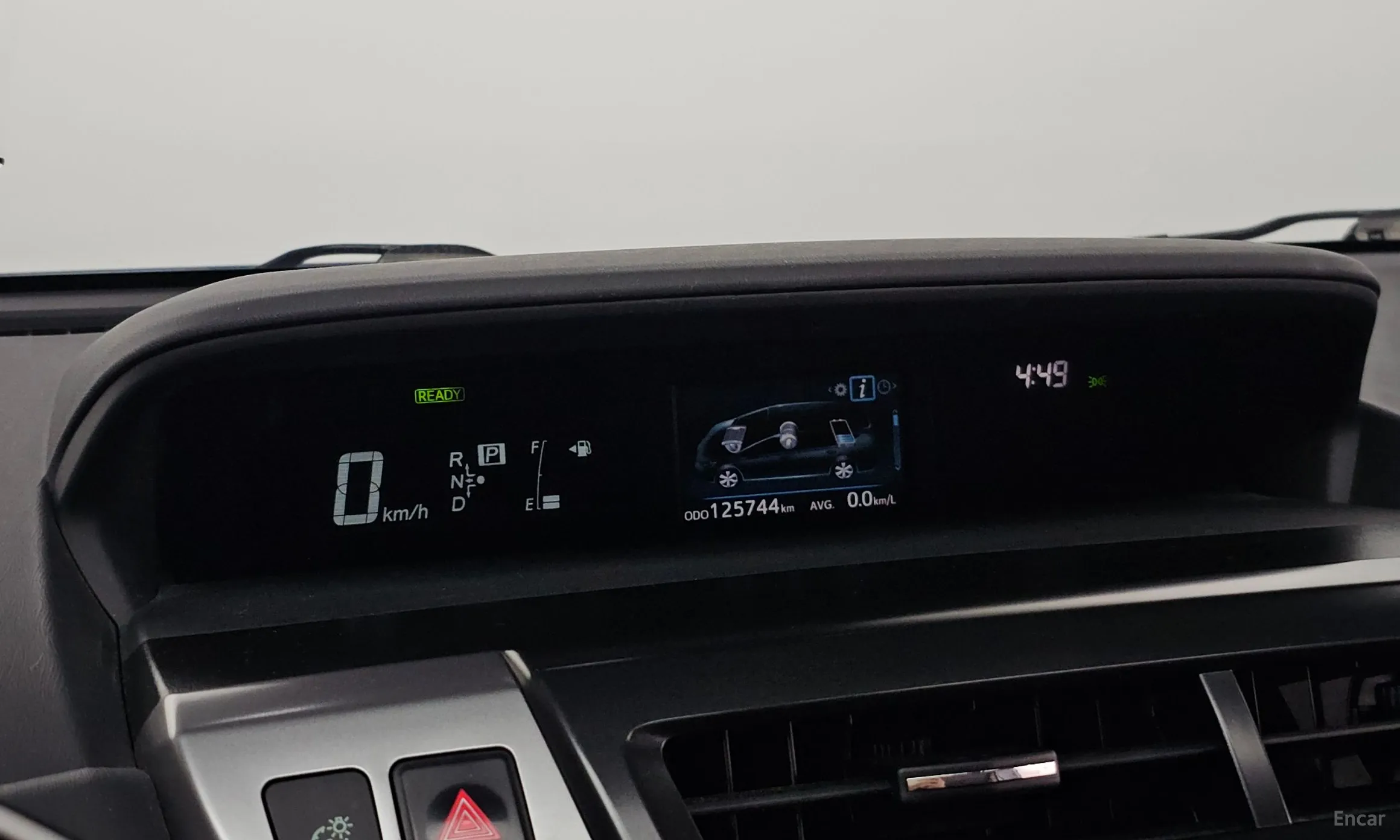 Toyota Prius V превью 8