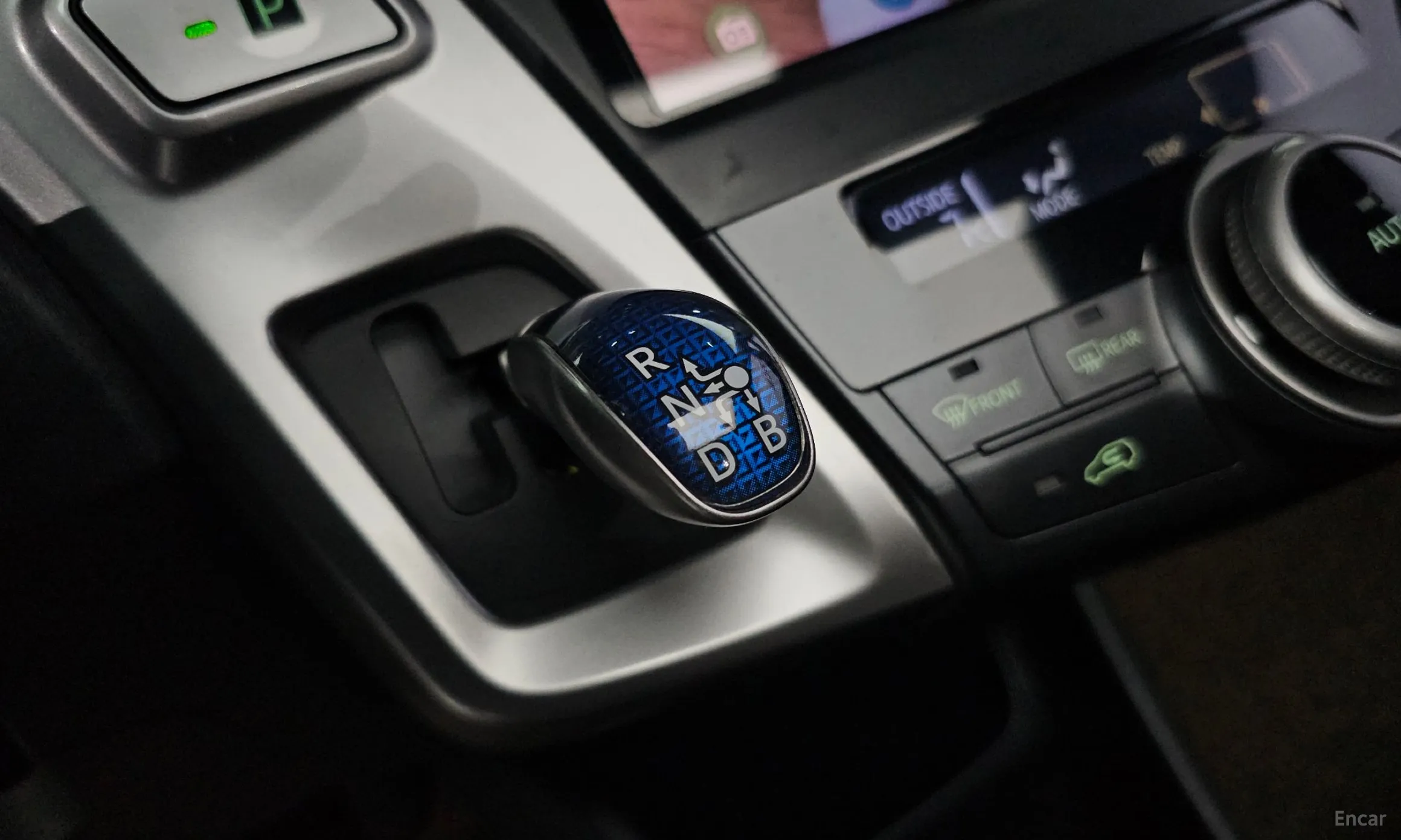 Toyota Prius V превью 9