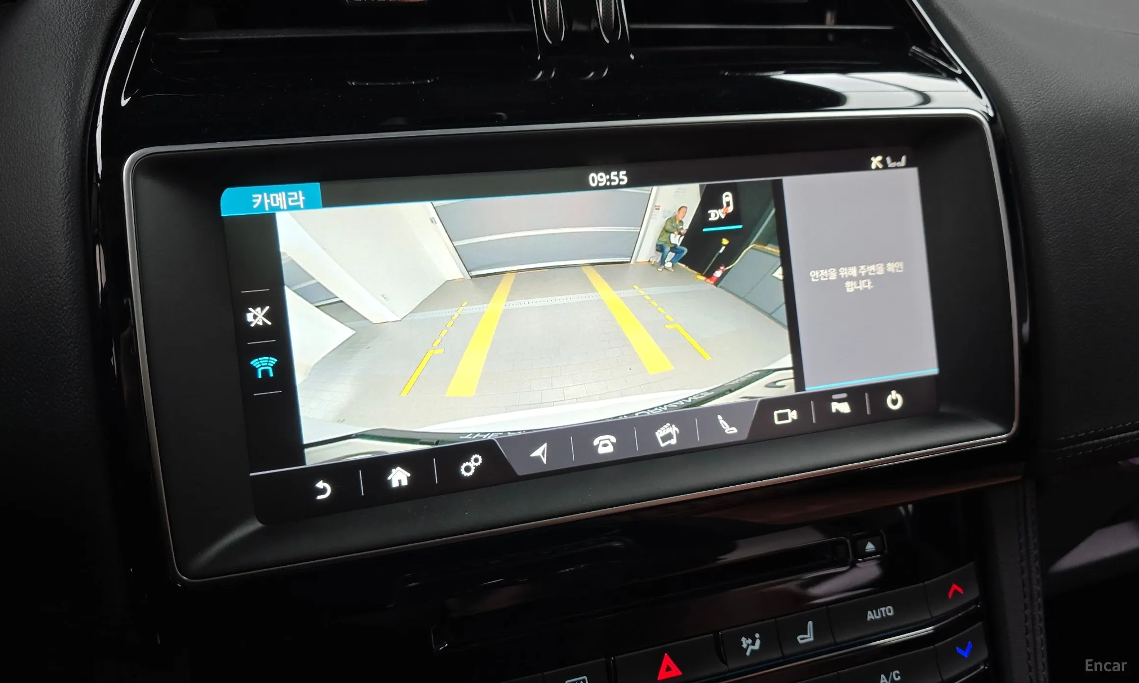 Jaguar F-PACE превью 15