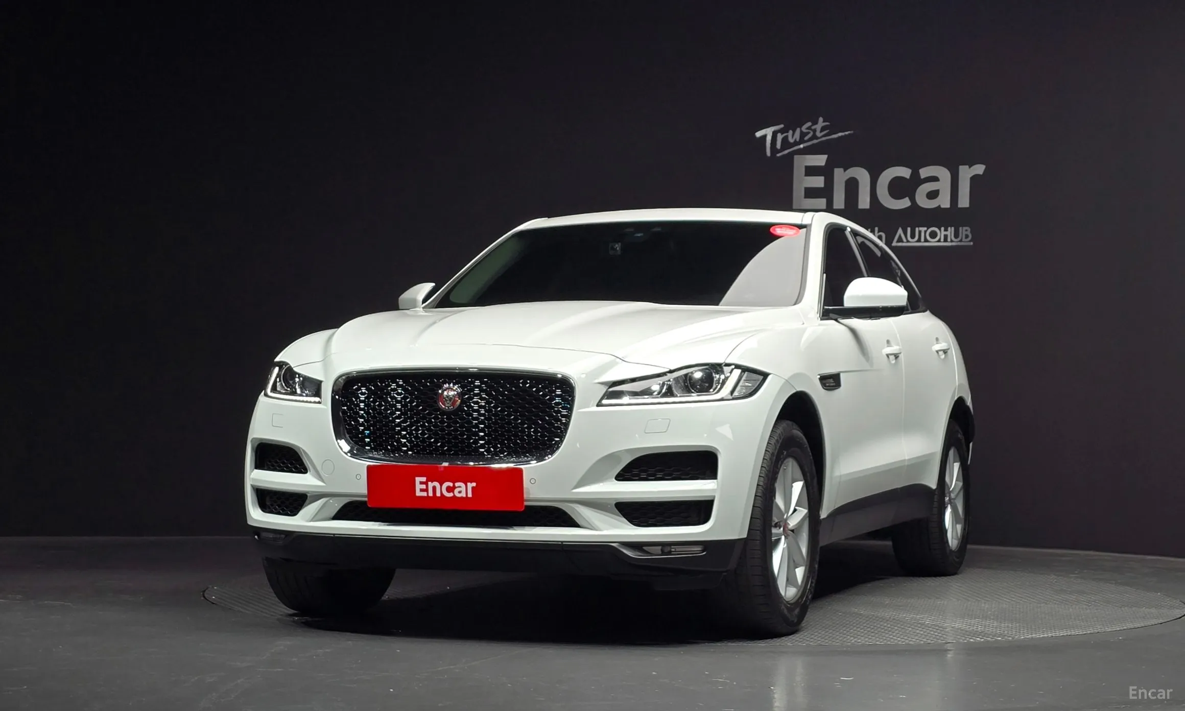 Jaguar F-PACE превью 3