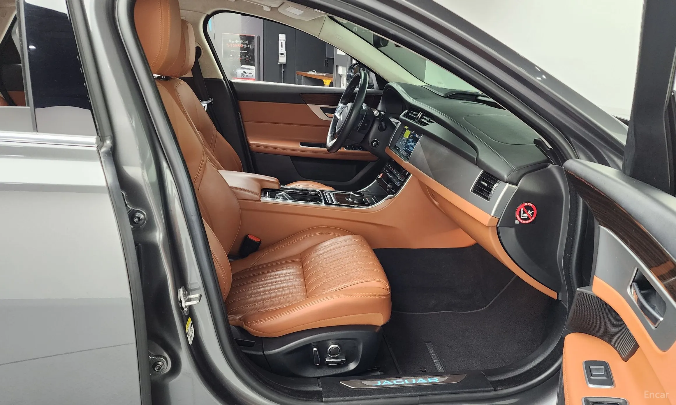 Jaguar XF (x260) превью 11