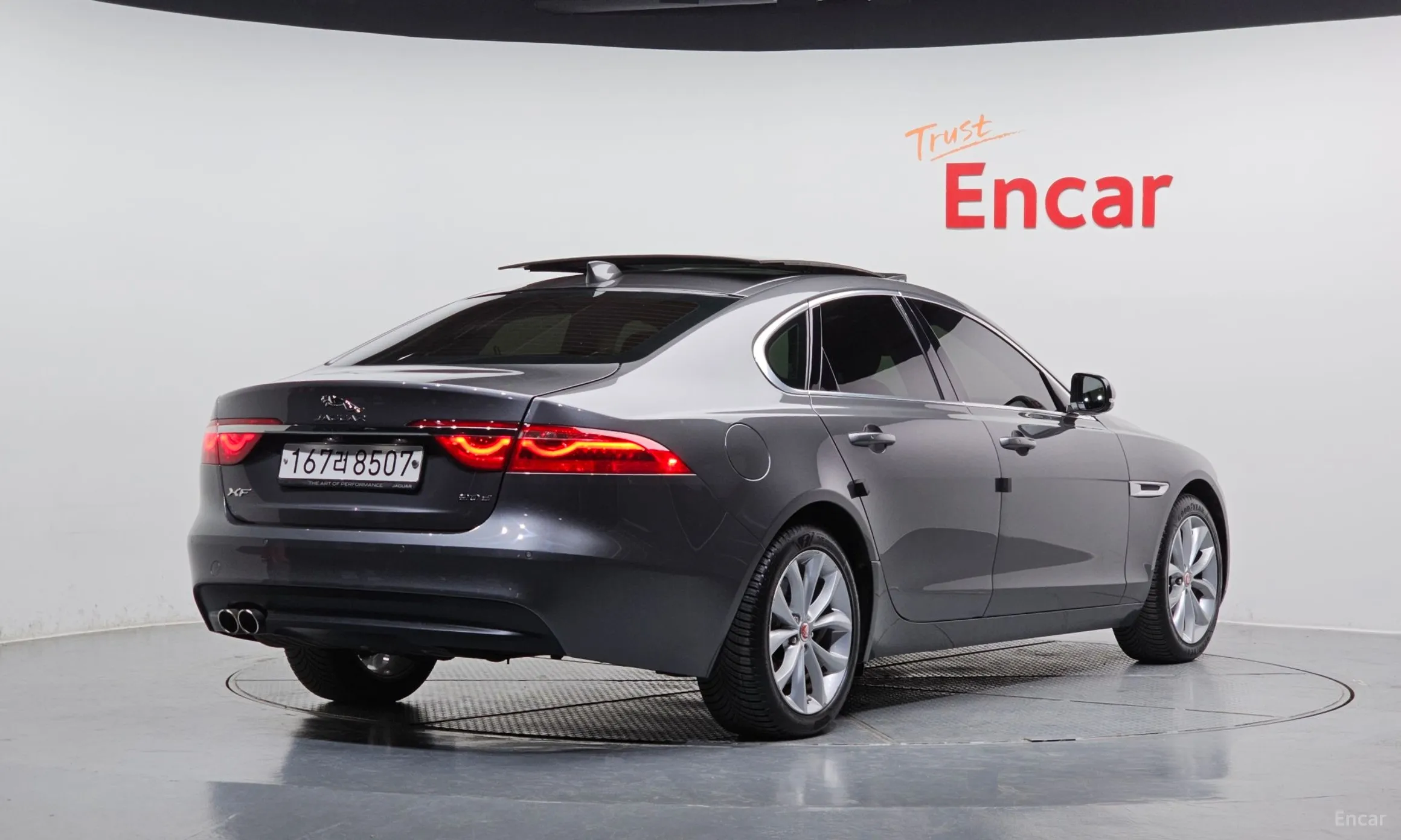 Jaguar XF (x260)