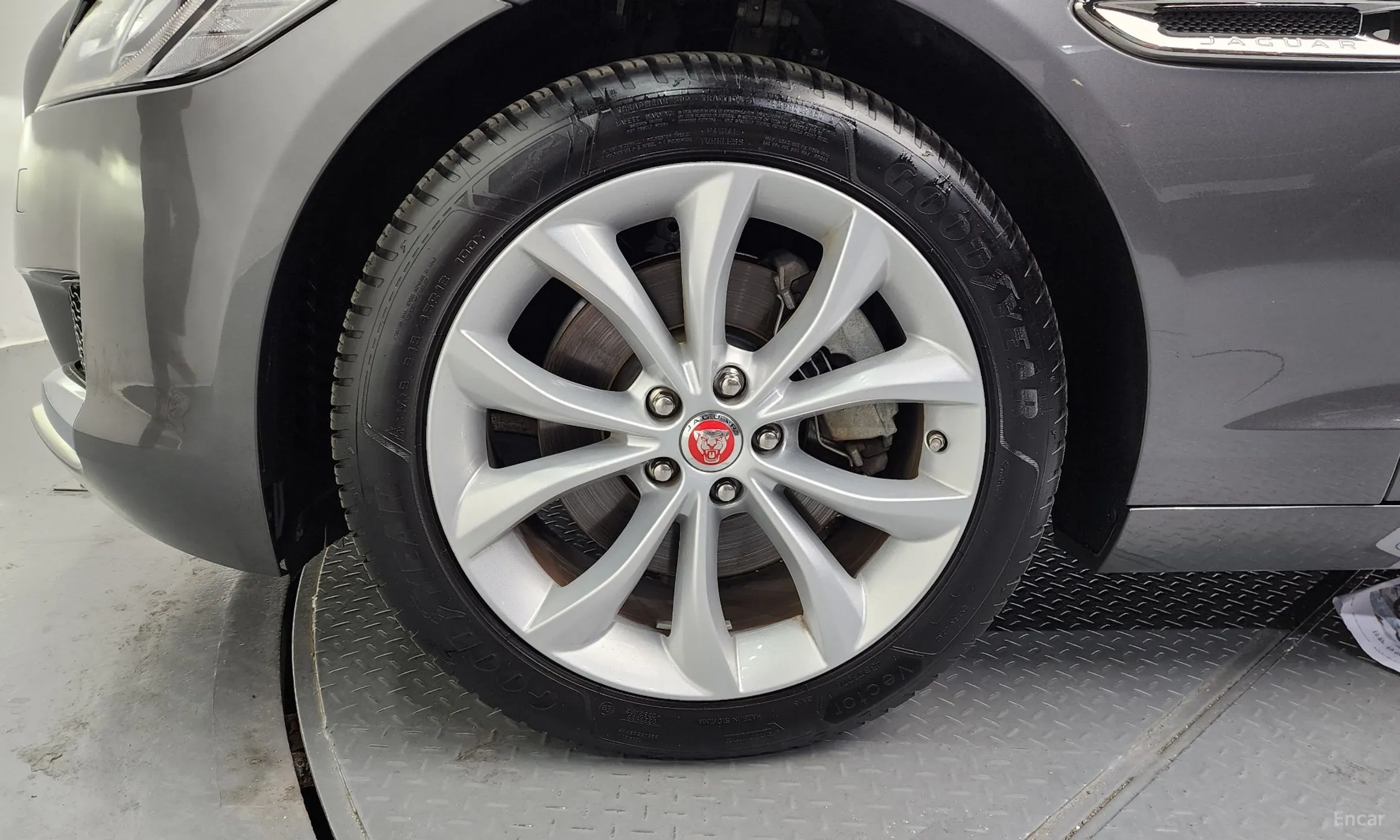 Jaguar XF (x260) превью 5