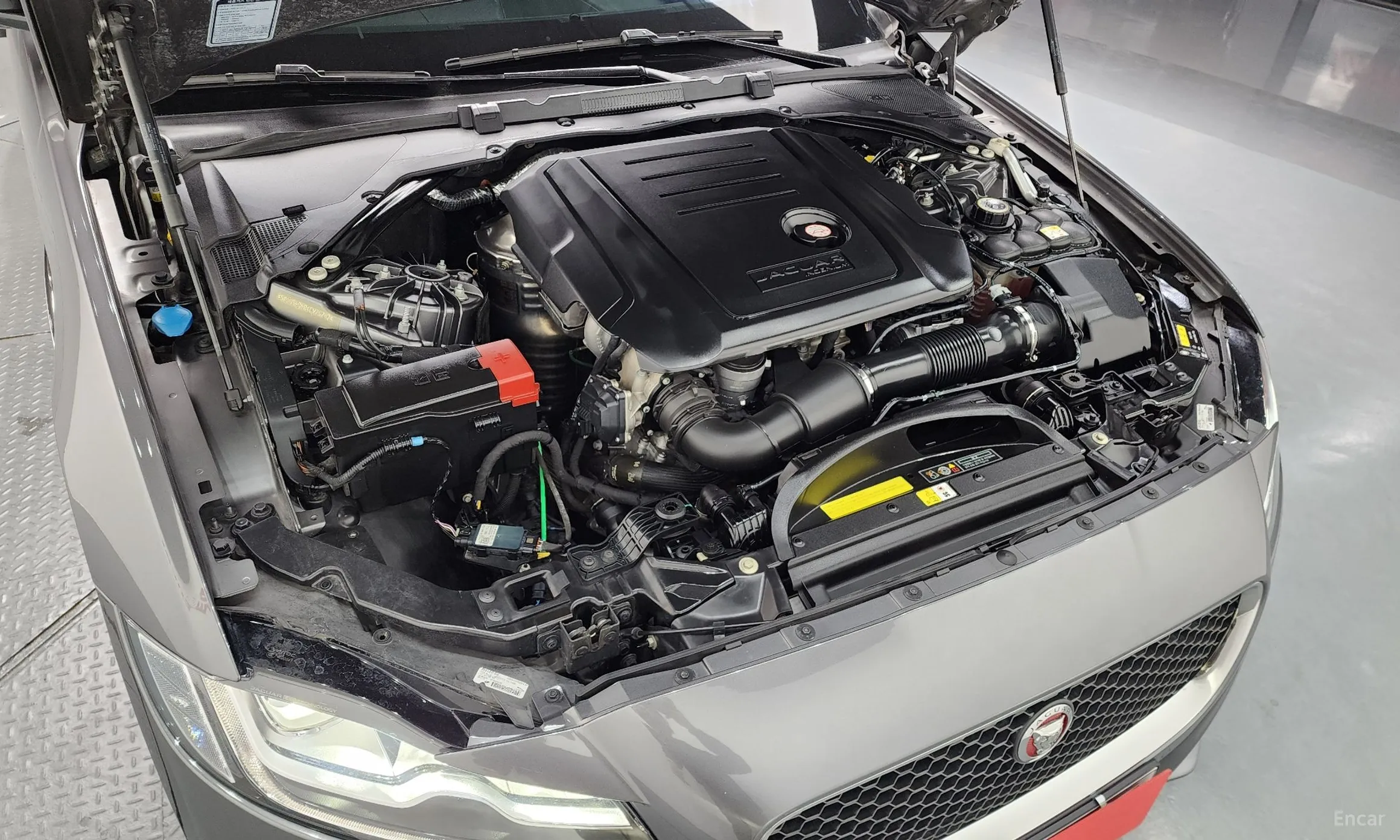 Jaguar XF (x260) превью 6