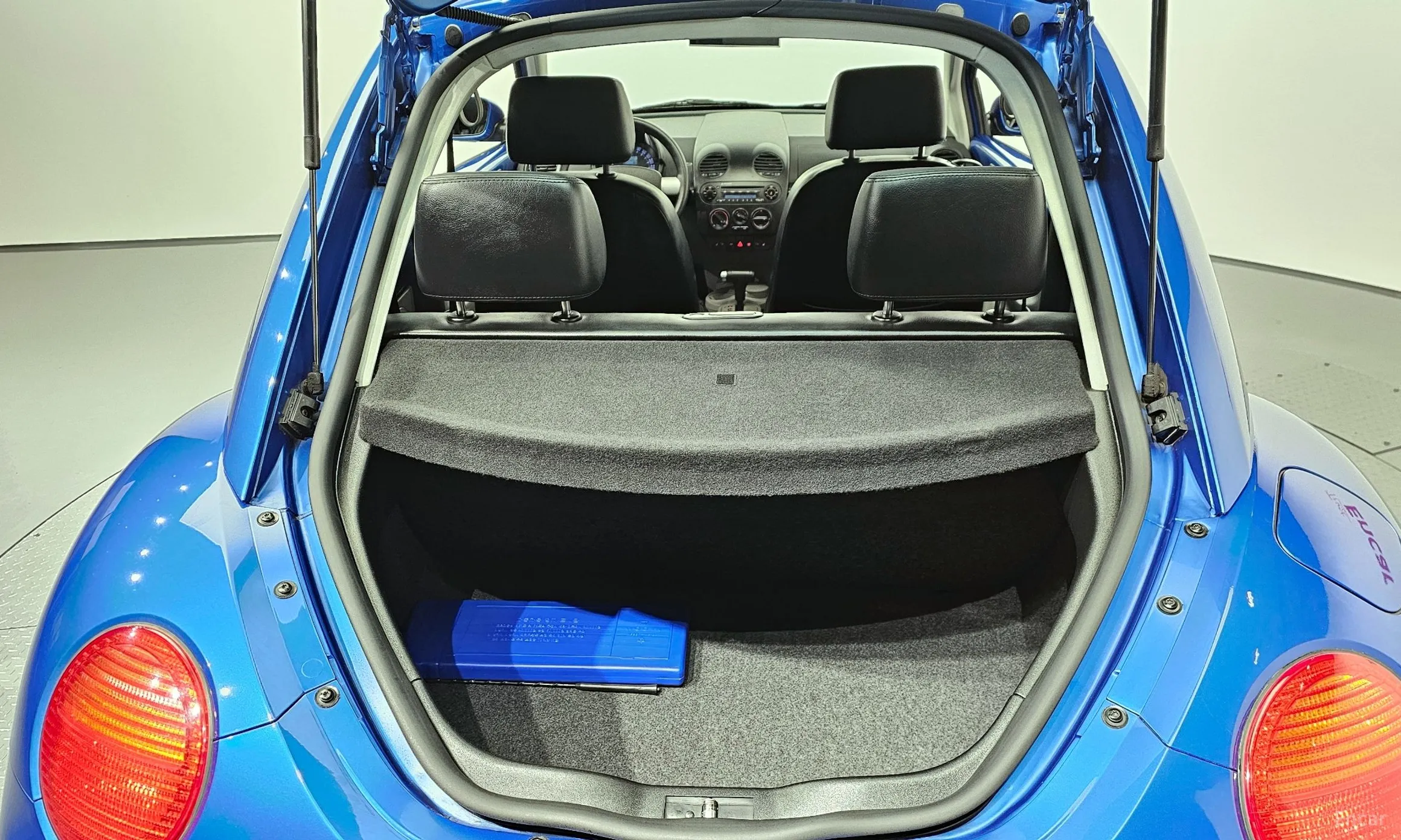 Volkswagen New Beetle превью 20