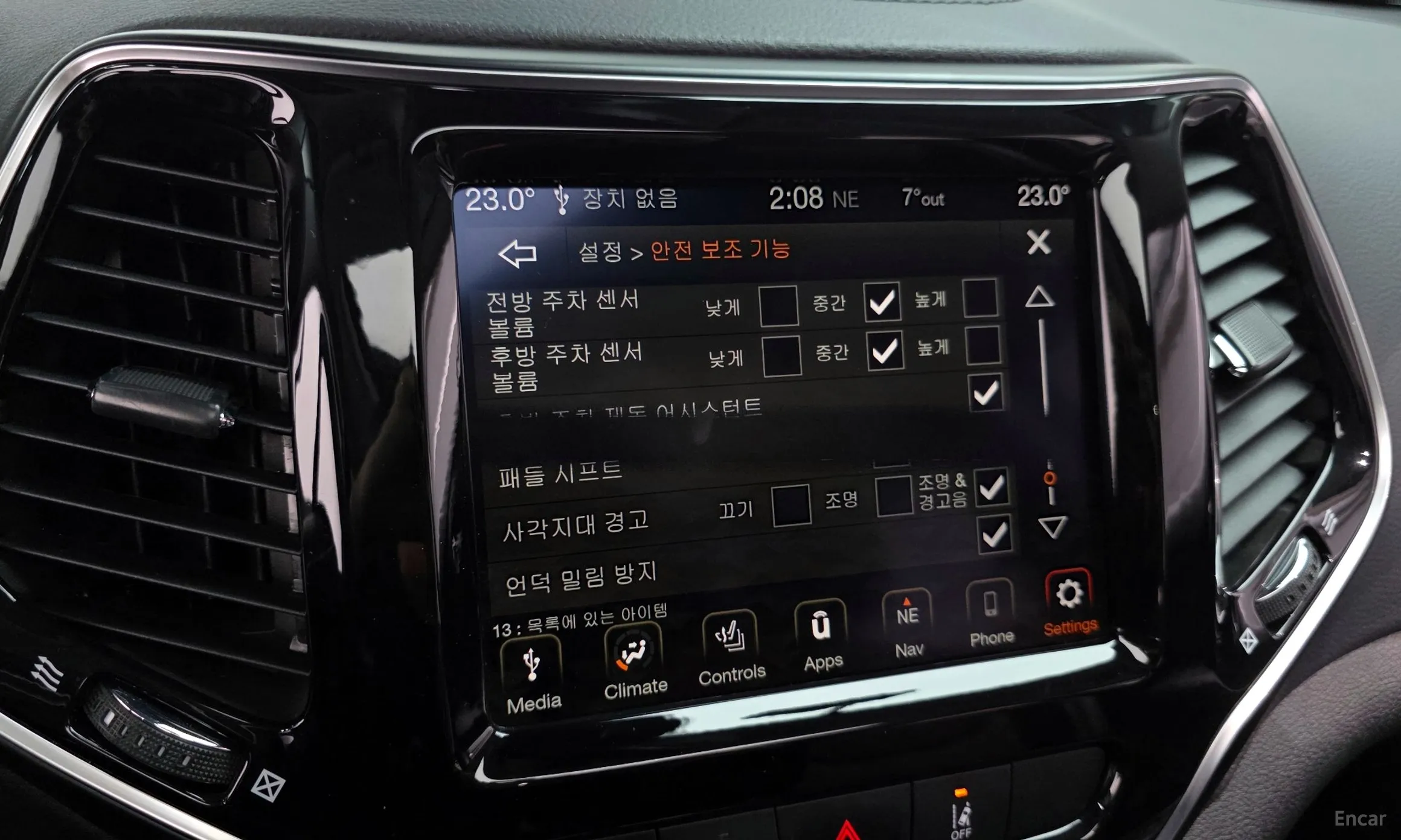 Jeep Cherokee (KL) превью 16