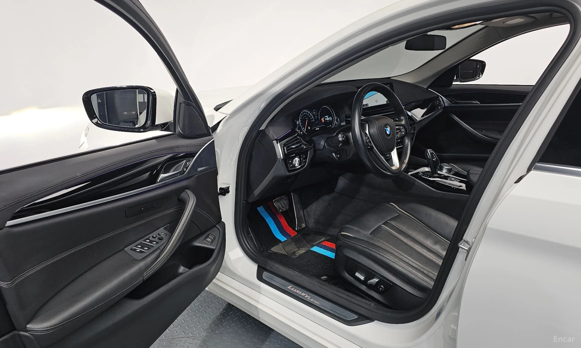 BMW 5 Series (G30) превью 10