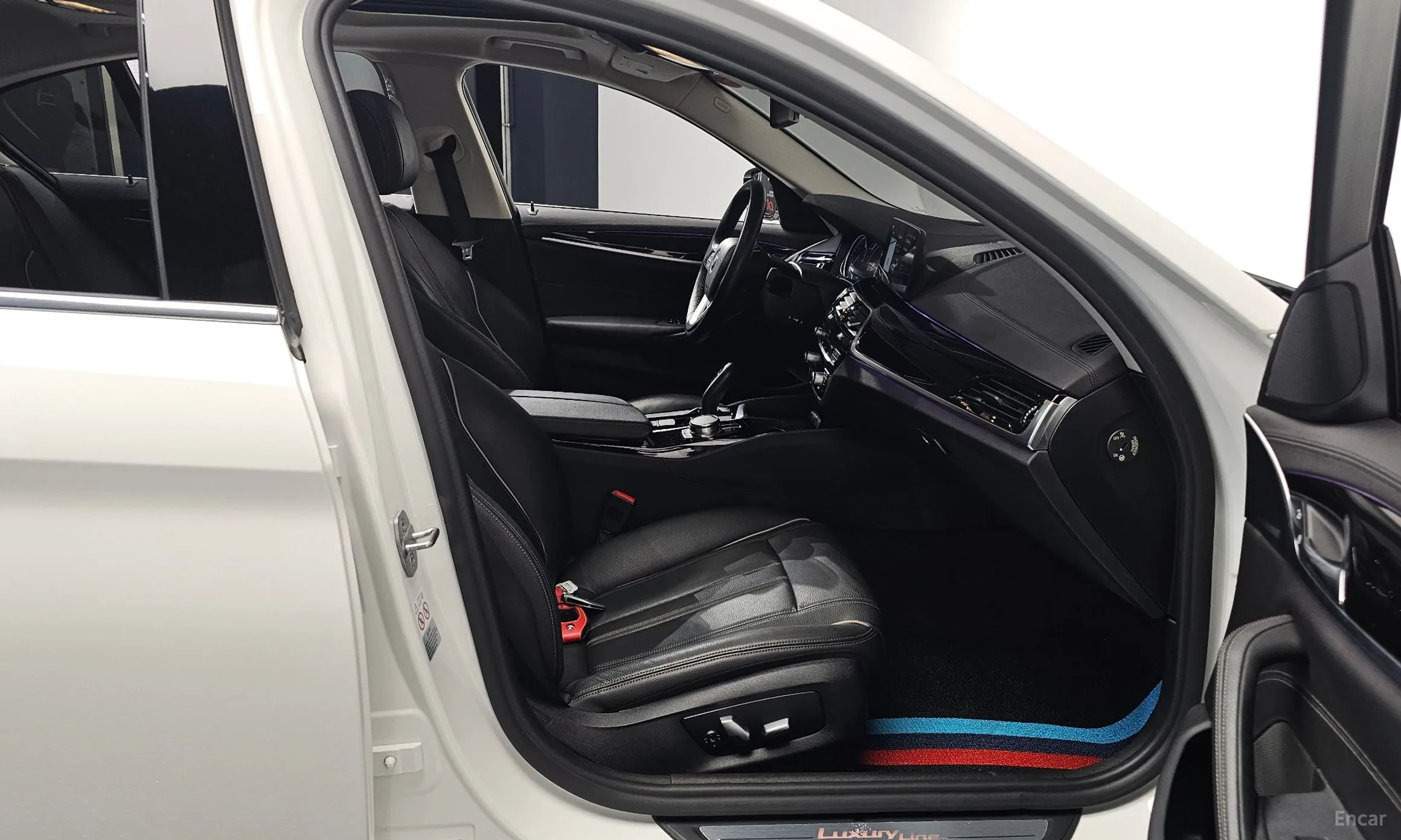 BMW 5 Series (G30) превью 11