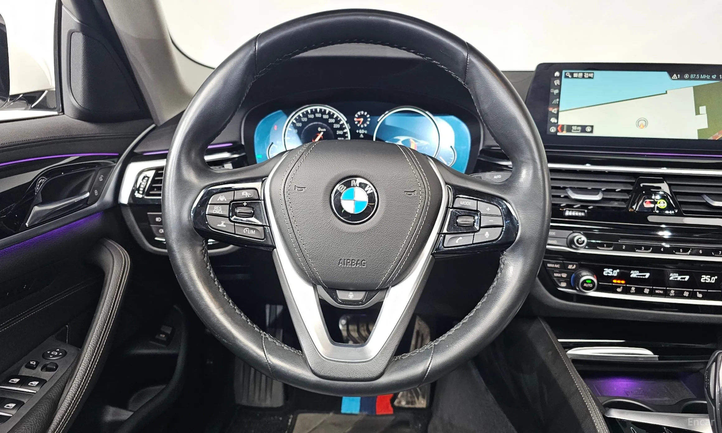 BMW 5 Series (G30) превью 13