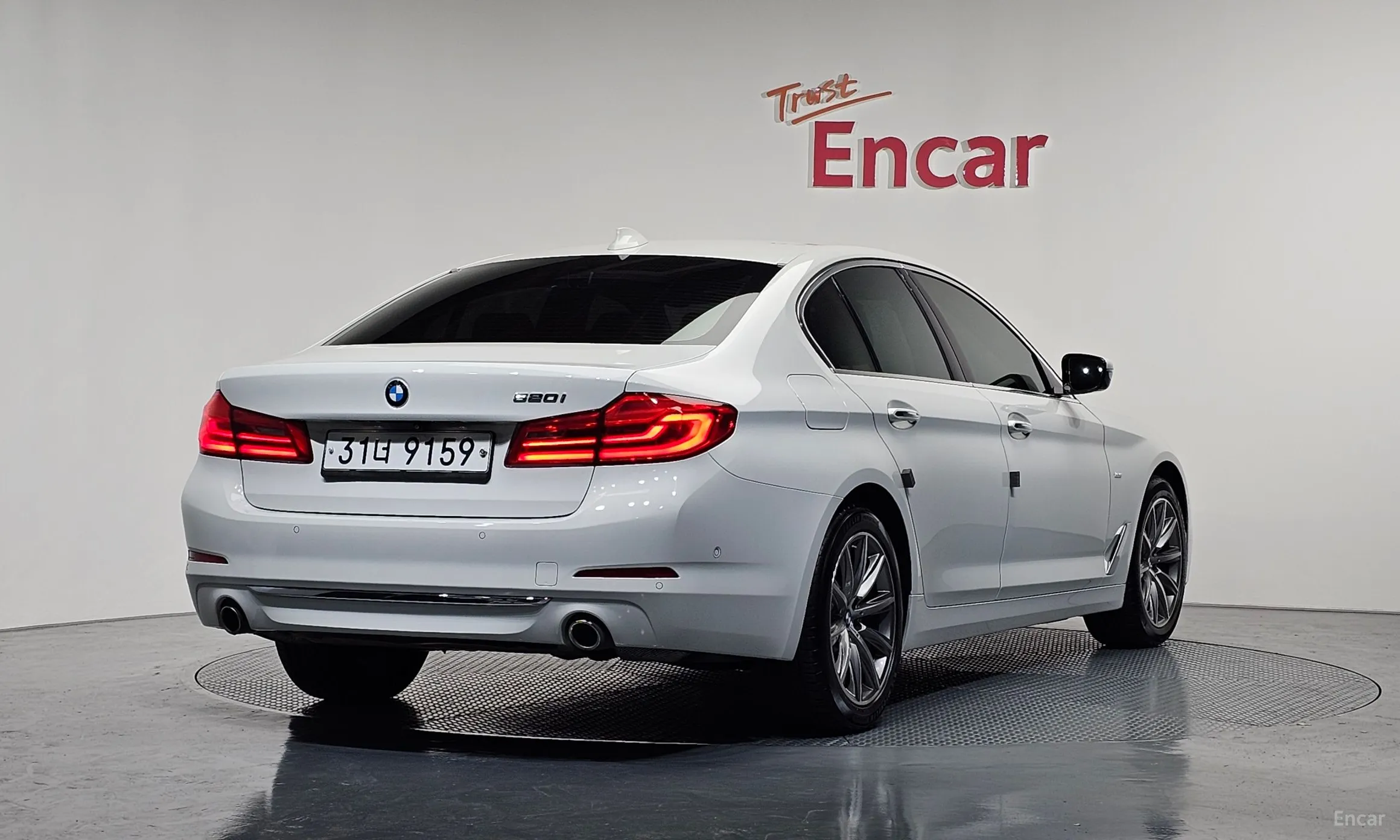 BMW 5 Series (G30) превью 2