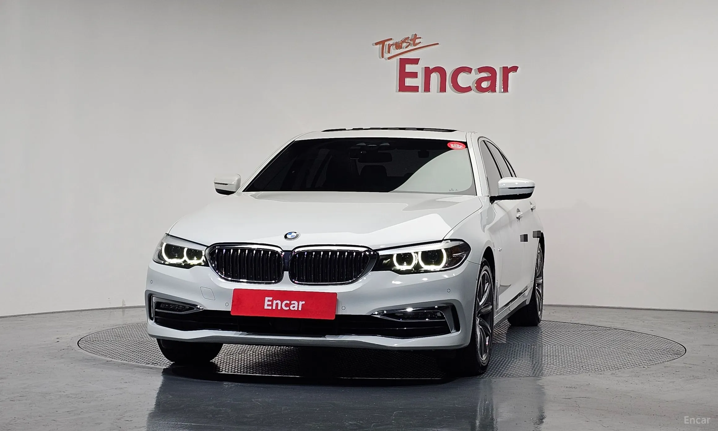 BMW 5 Series (G30) превью 3