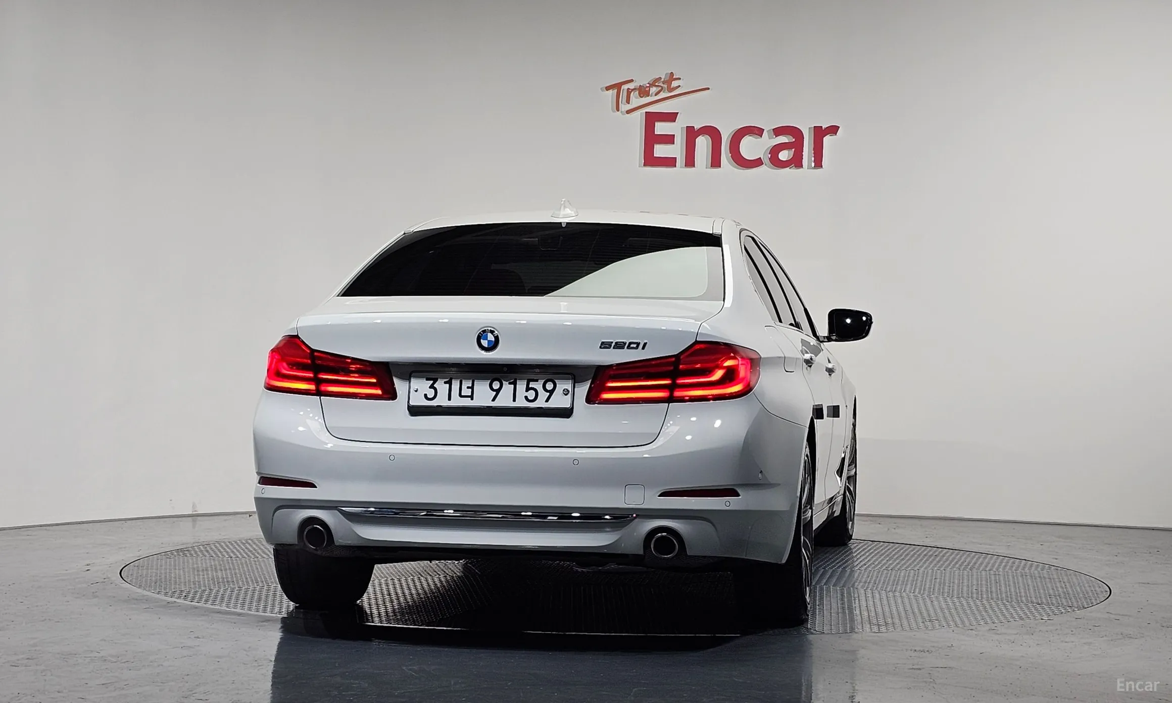 BMW 5 Series (G30) превью 4