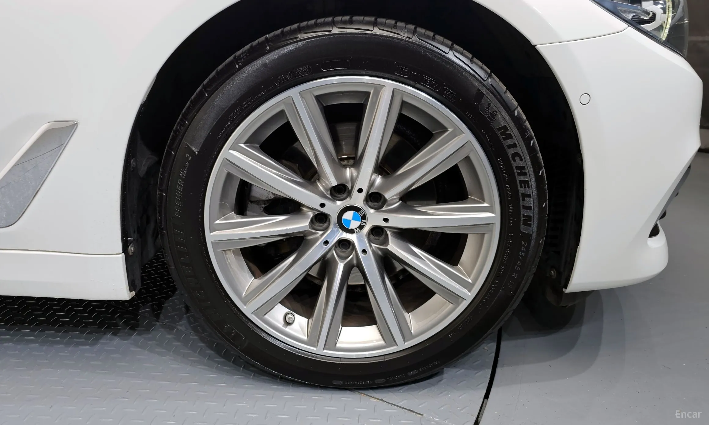 BMW 5 Series (G30) превью 5