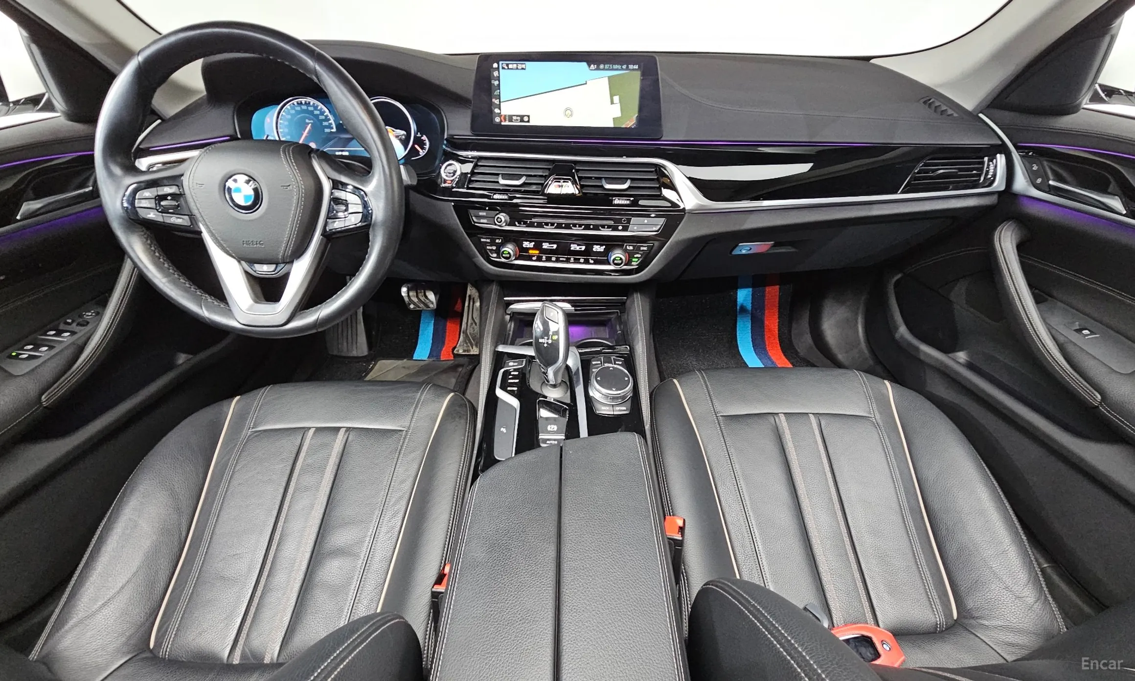 BMW 5 Series (G30) превью 7