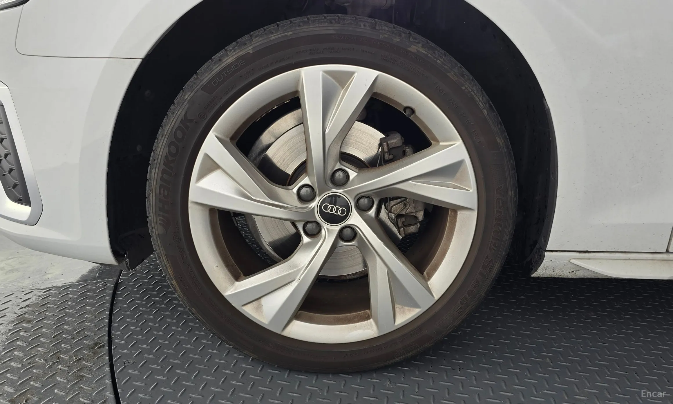 Audi A4 (B9) превью 5