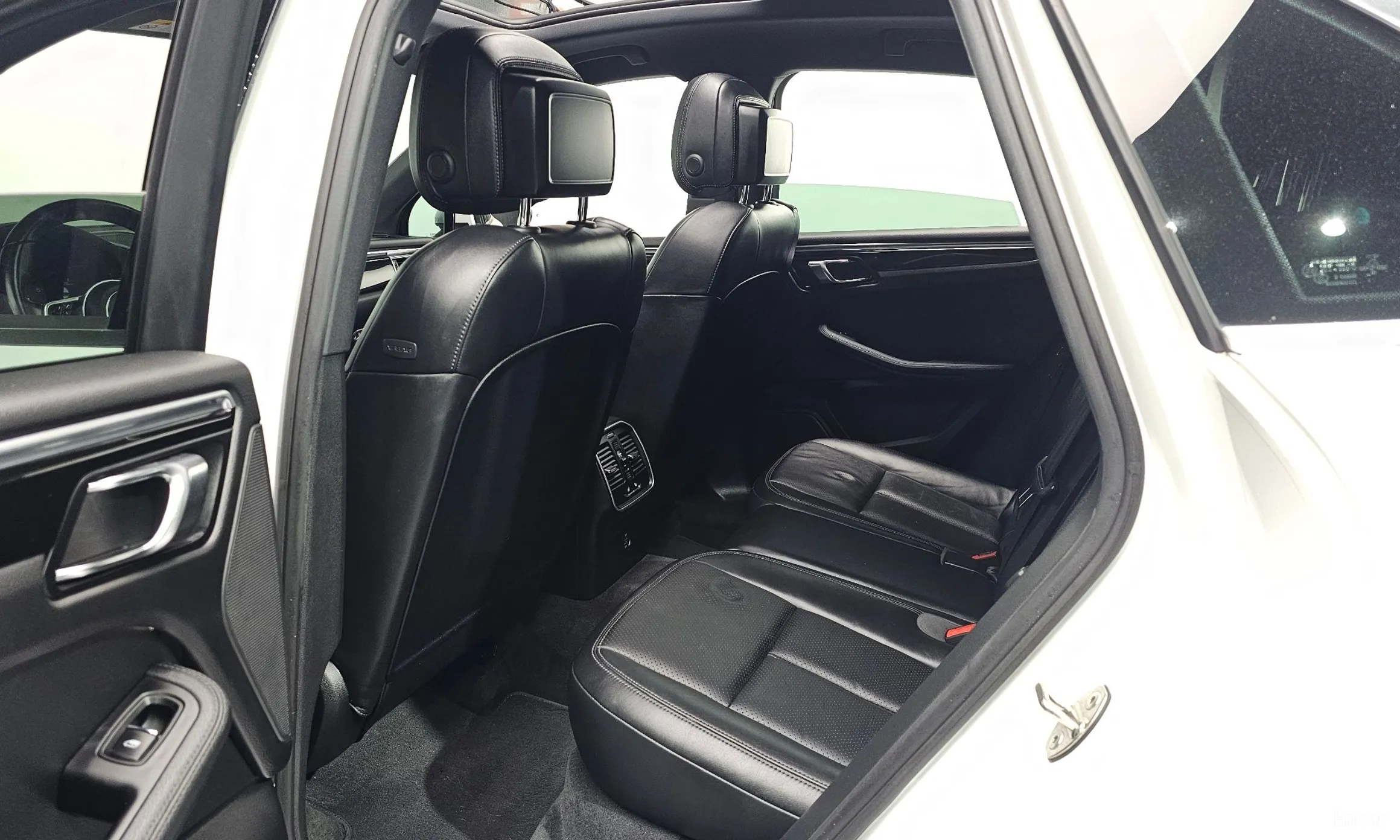 Porsche Macan превью 12