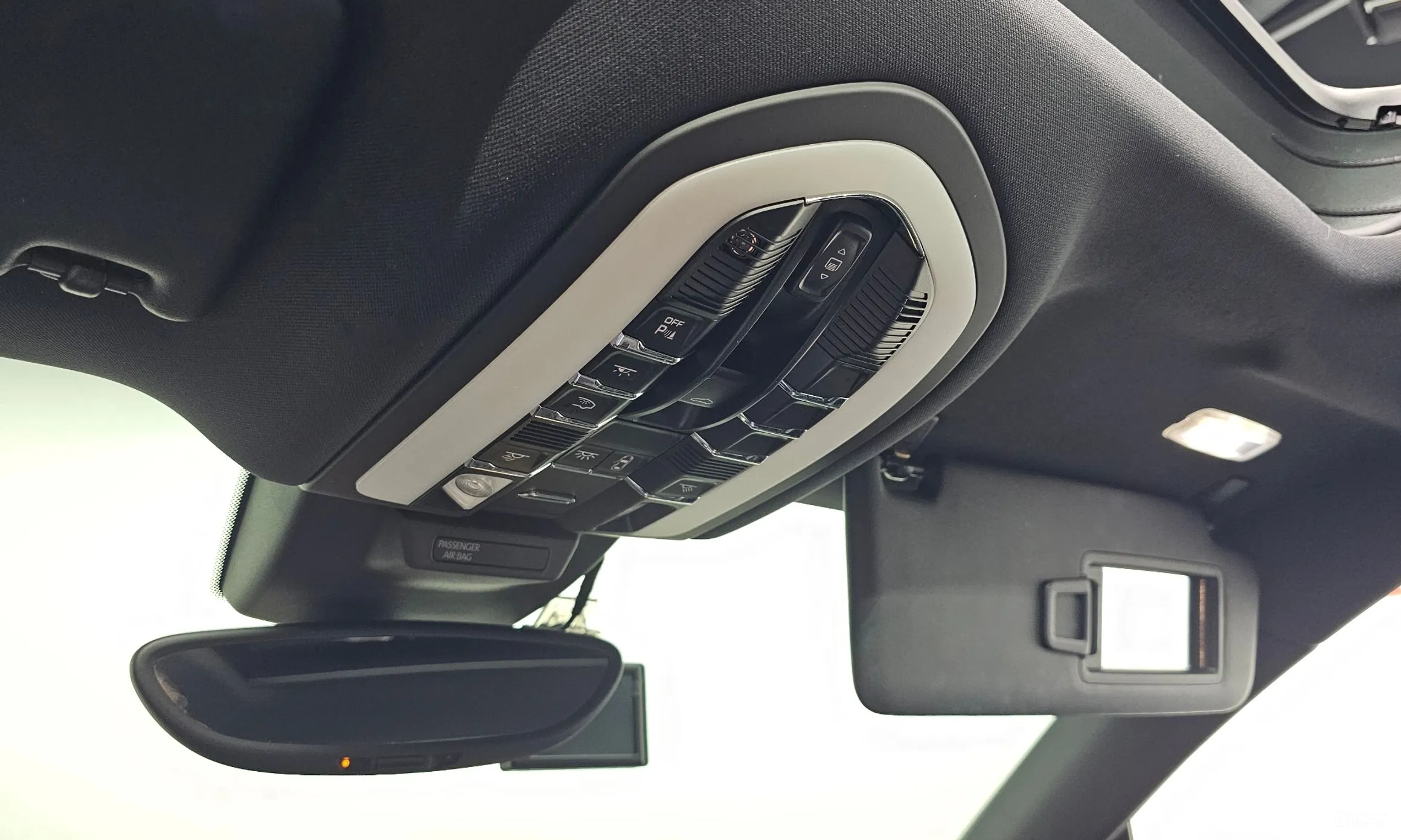 Porsche Macan превью 17