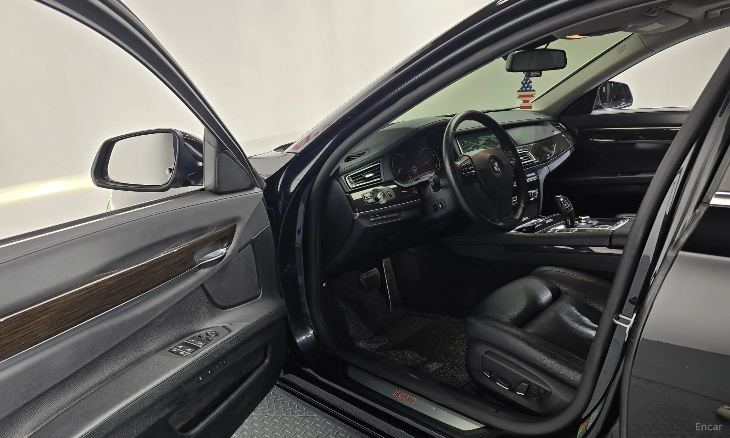 BMW 7 Series (F01) превью 10