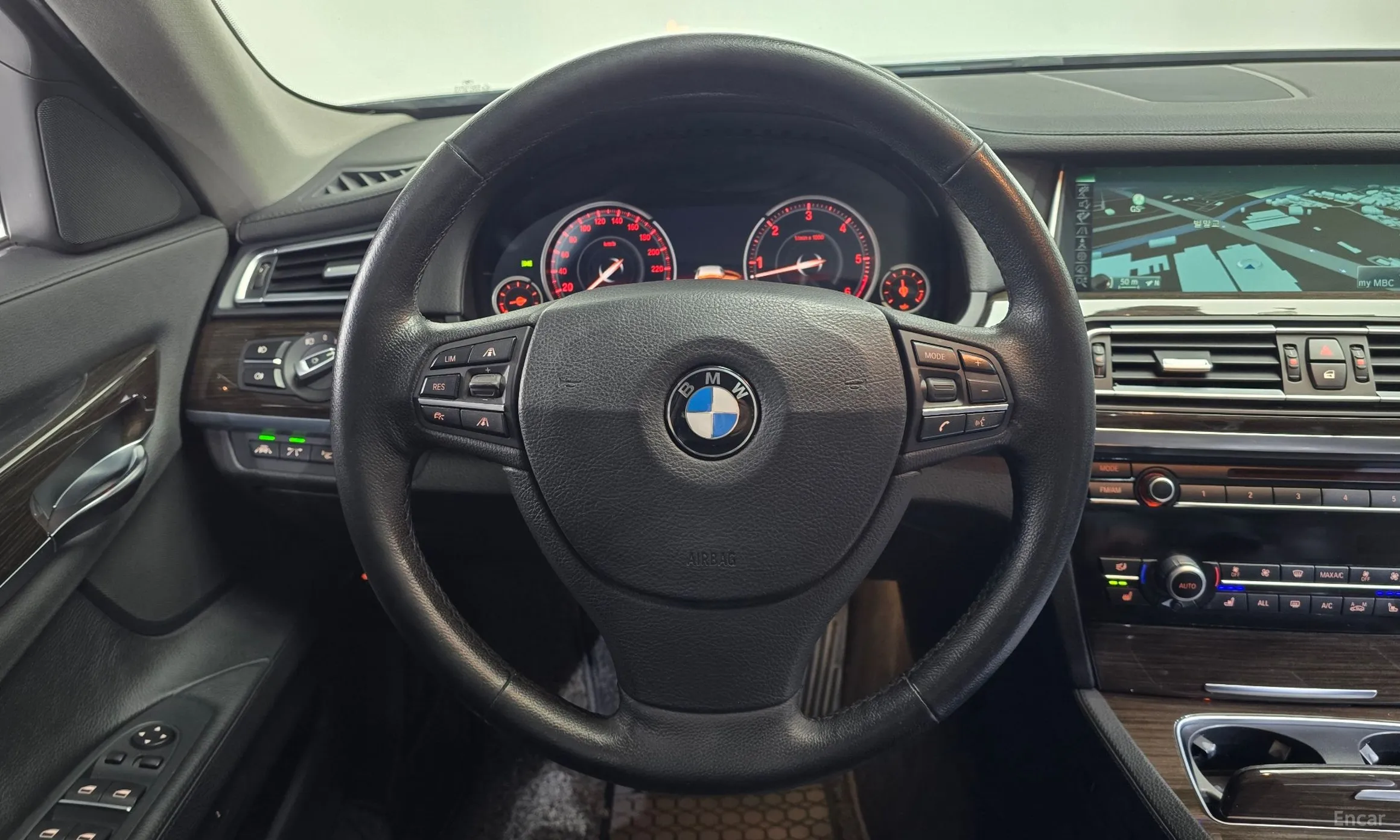 BMW 7 Series (F01) превью 13