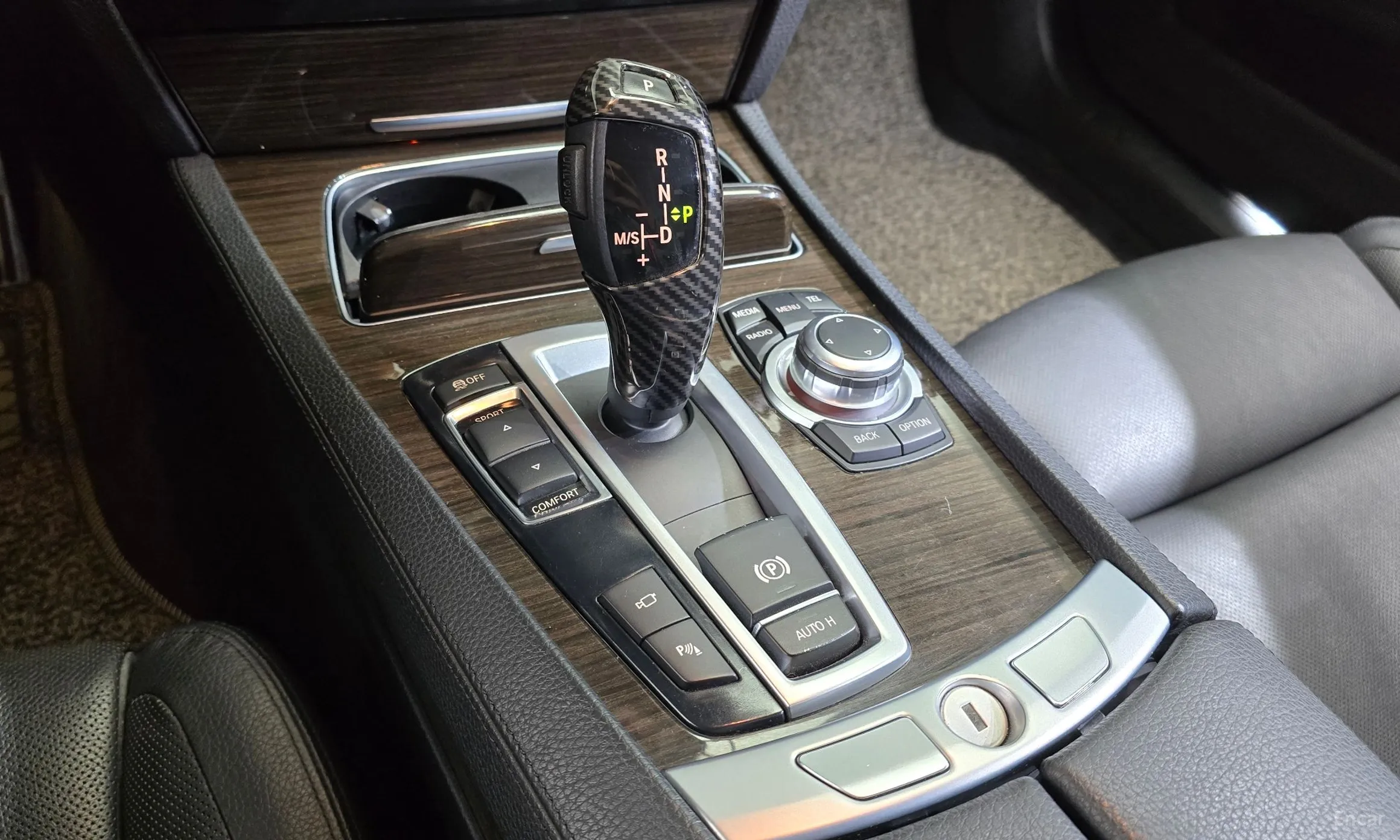BMW 7 Series (F01) превью 9