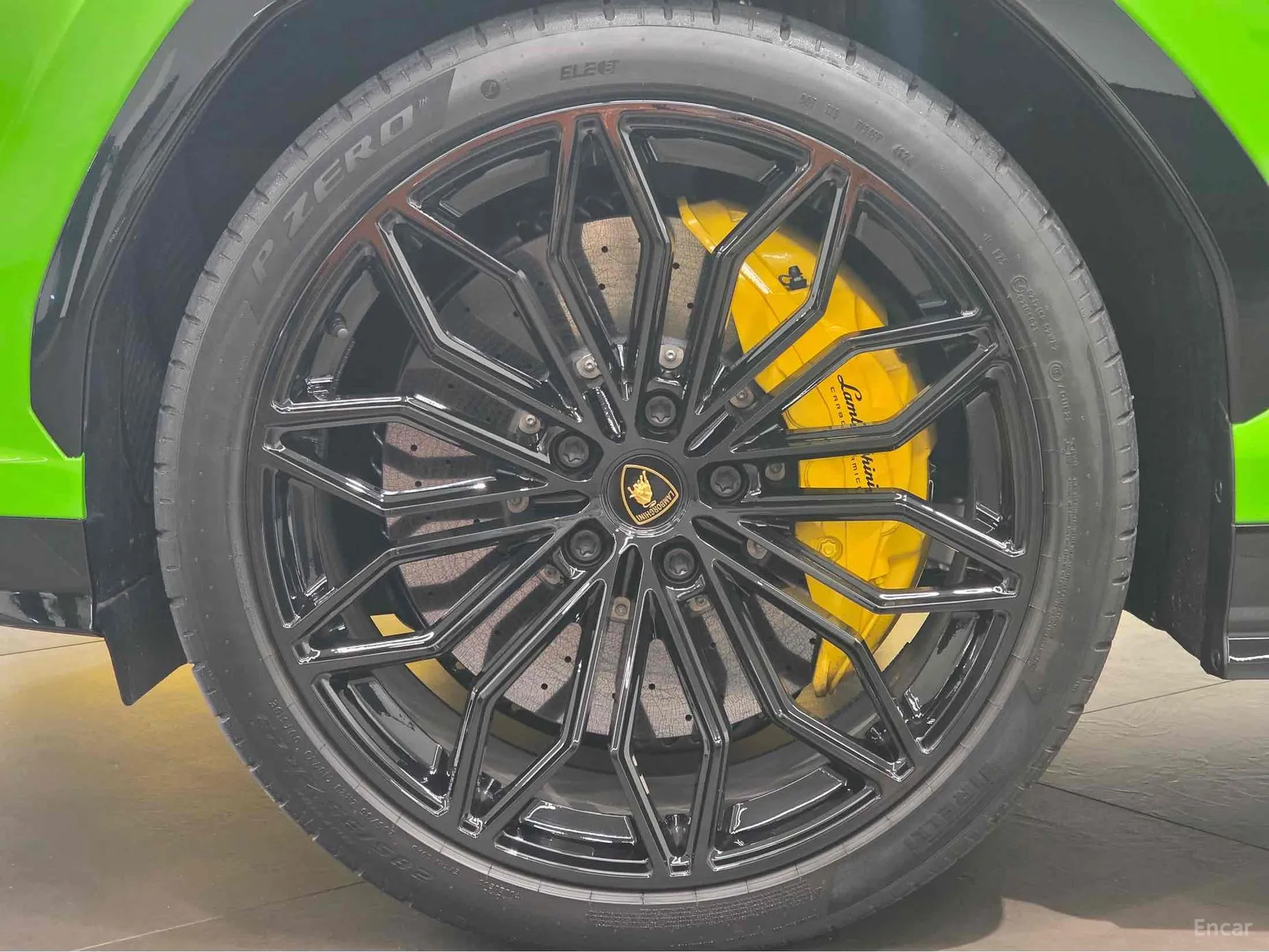 Lamborghini Urus превью 10