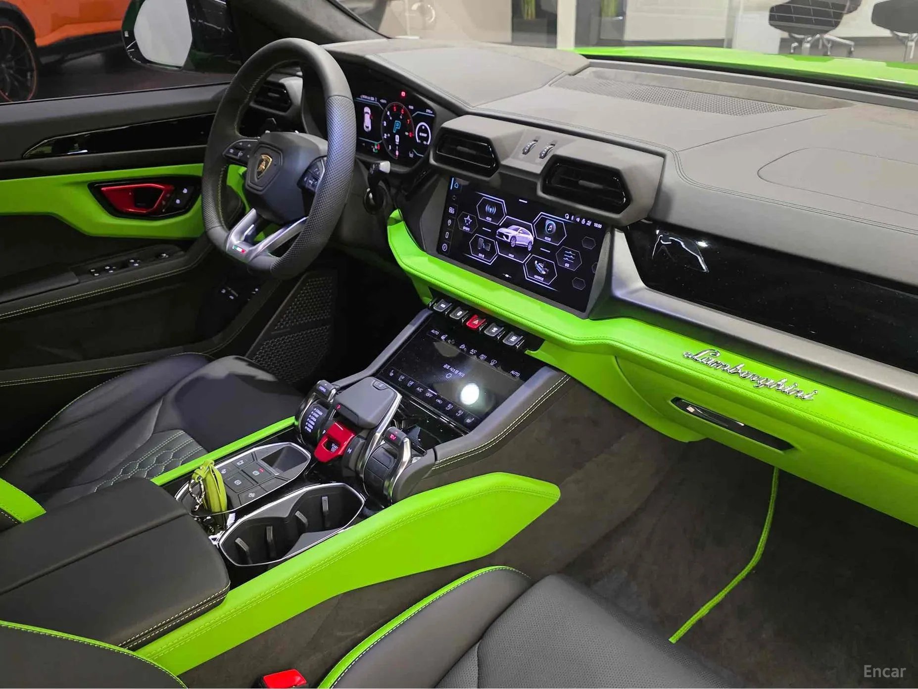 Lamborghini Urus превью 13
