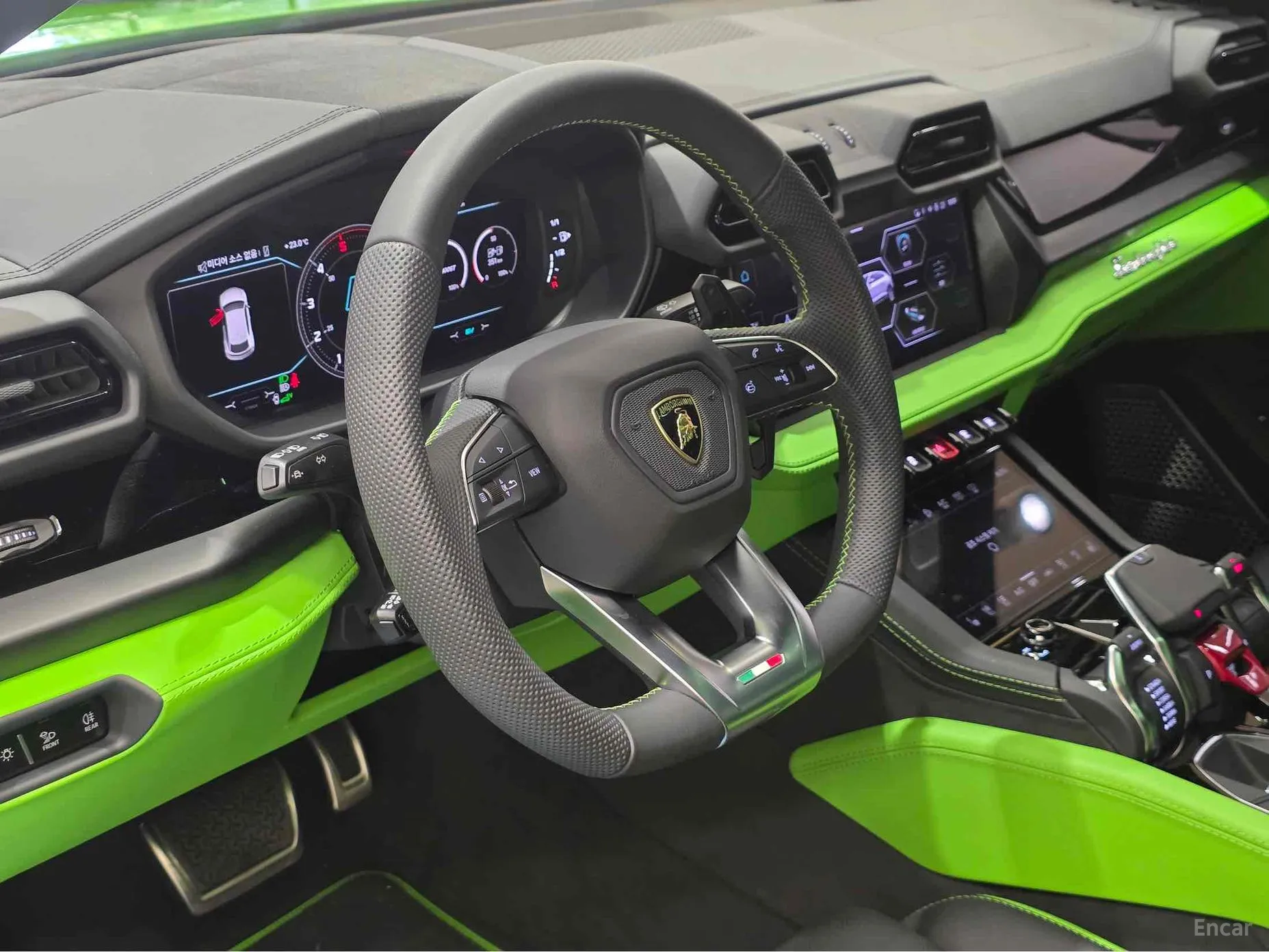 Lamborghini Urus превью 14