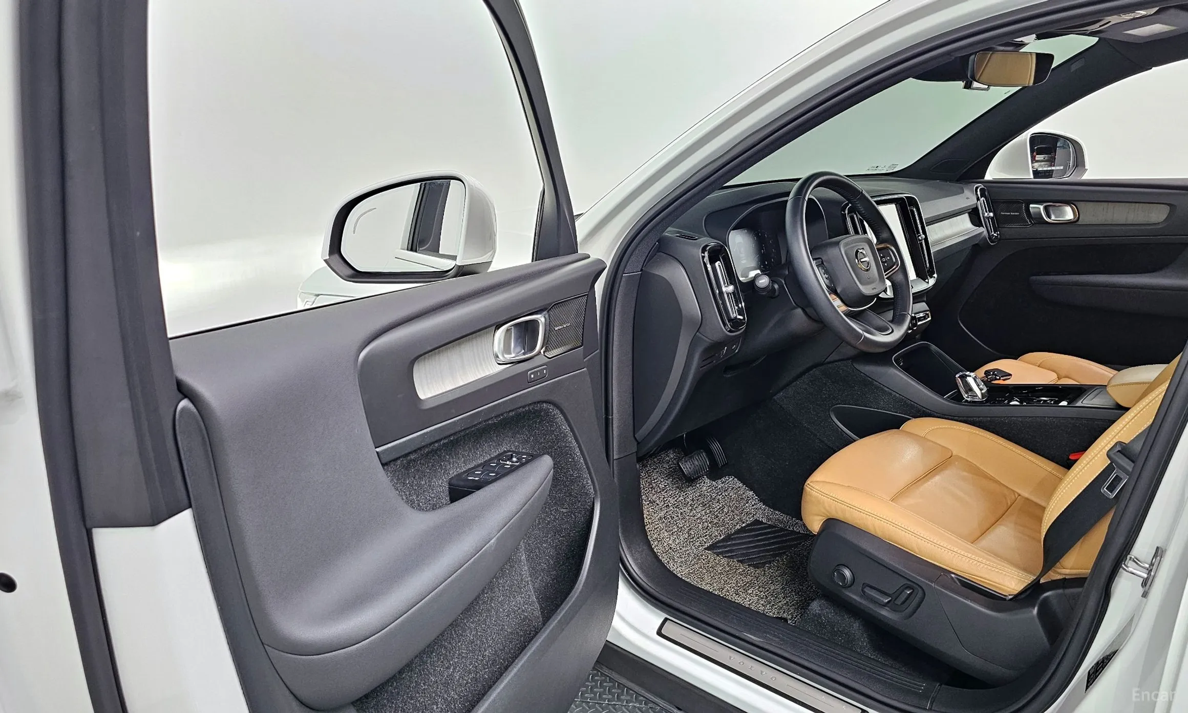 Volvo XC40 превью 10